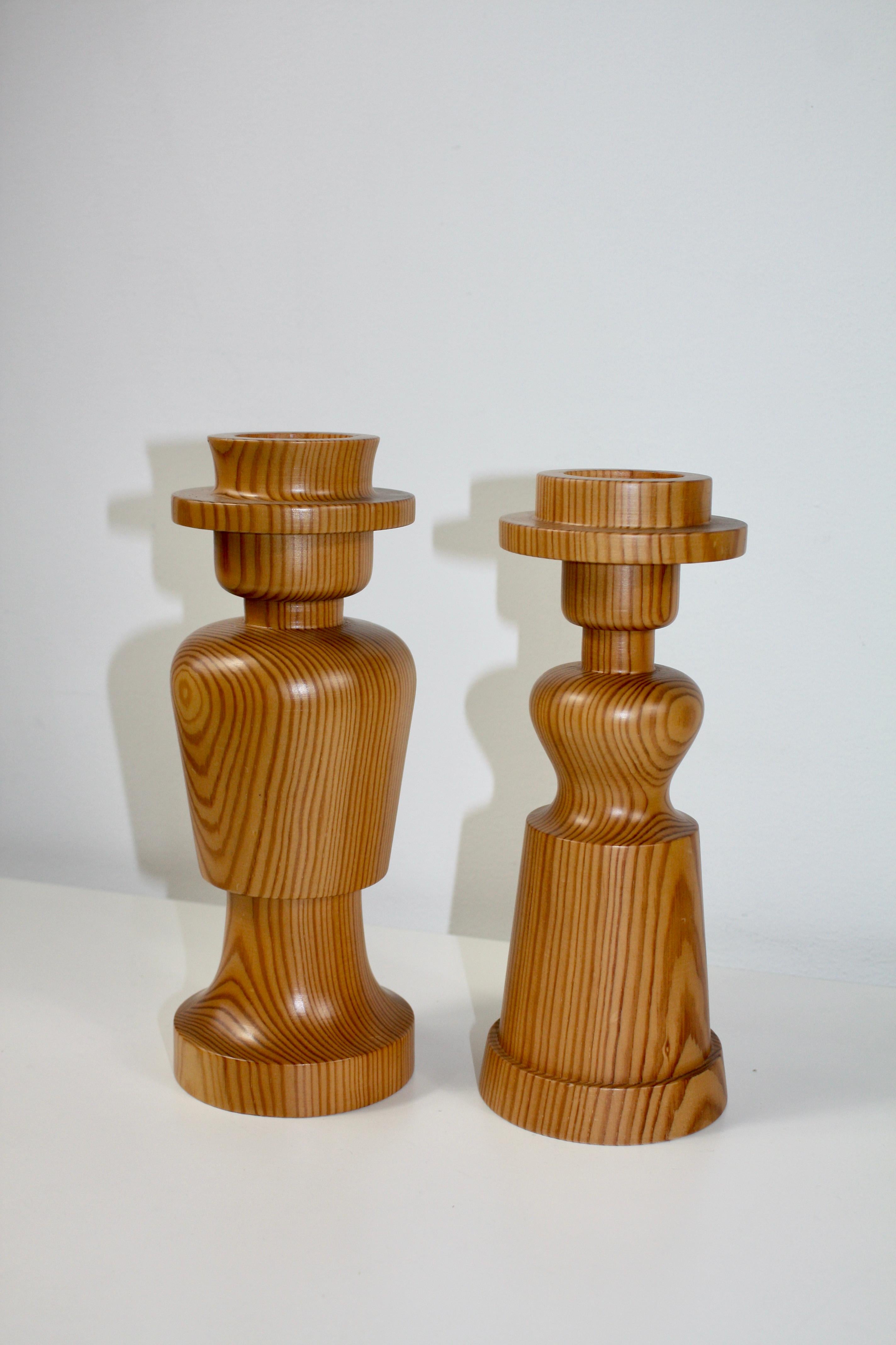 Scandinavo moderno Portacandele scandinavo in legno di pino tornito della metà del secolo scorso Svezia 1960 in vendita