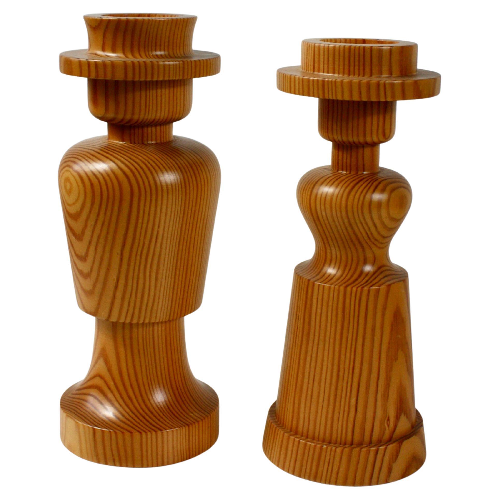 Skandinavische Kerzenhalter aus gedrechseltem Kiefernholz, Mid-Century, Schweden 1960er Jahre