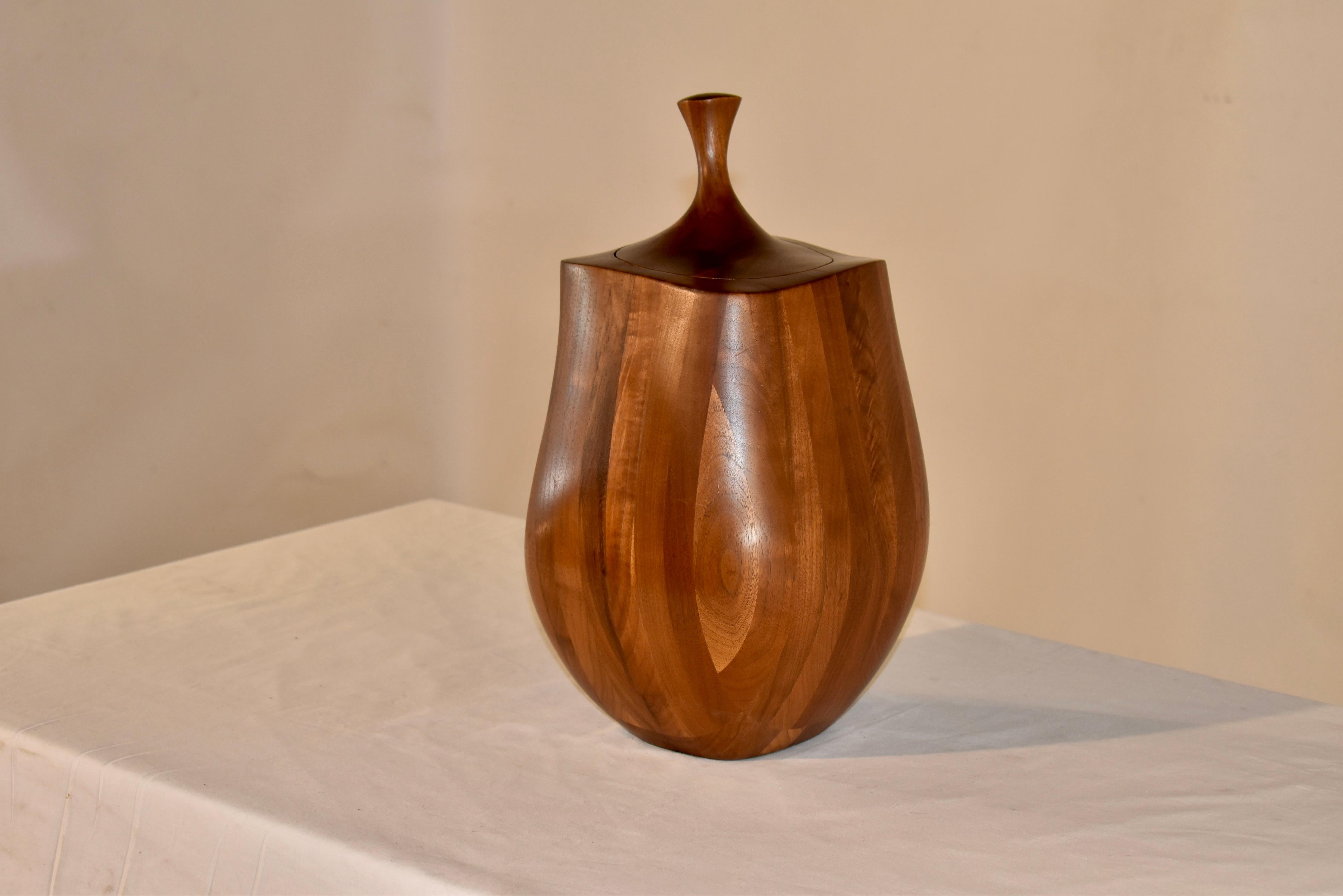 Mid-Century Turned Treen Jar, Circa 1960 In Good Condition For Sale In High Point, NC