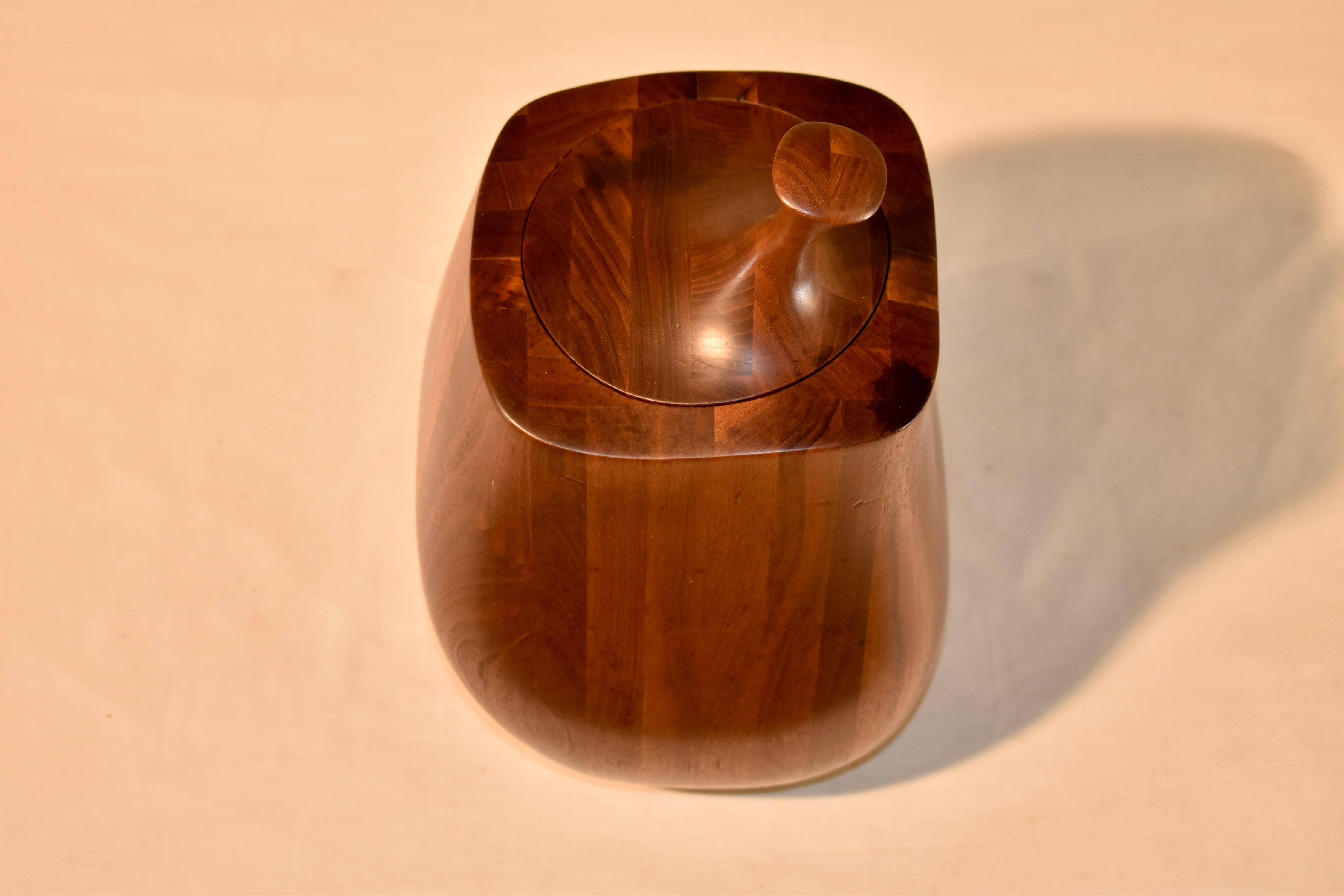 Mid-Century Turned Treen Jar, Circa 1960 For Sale 1
