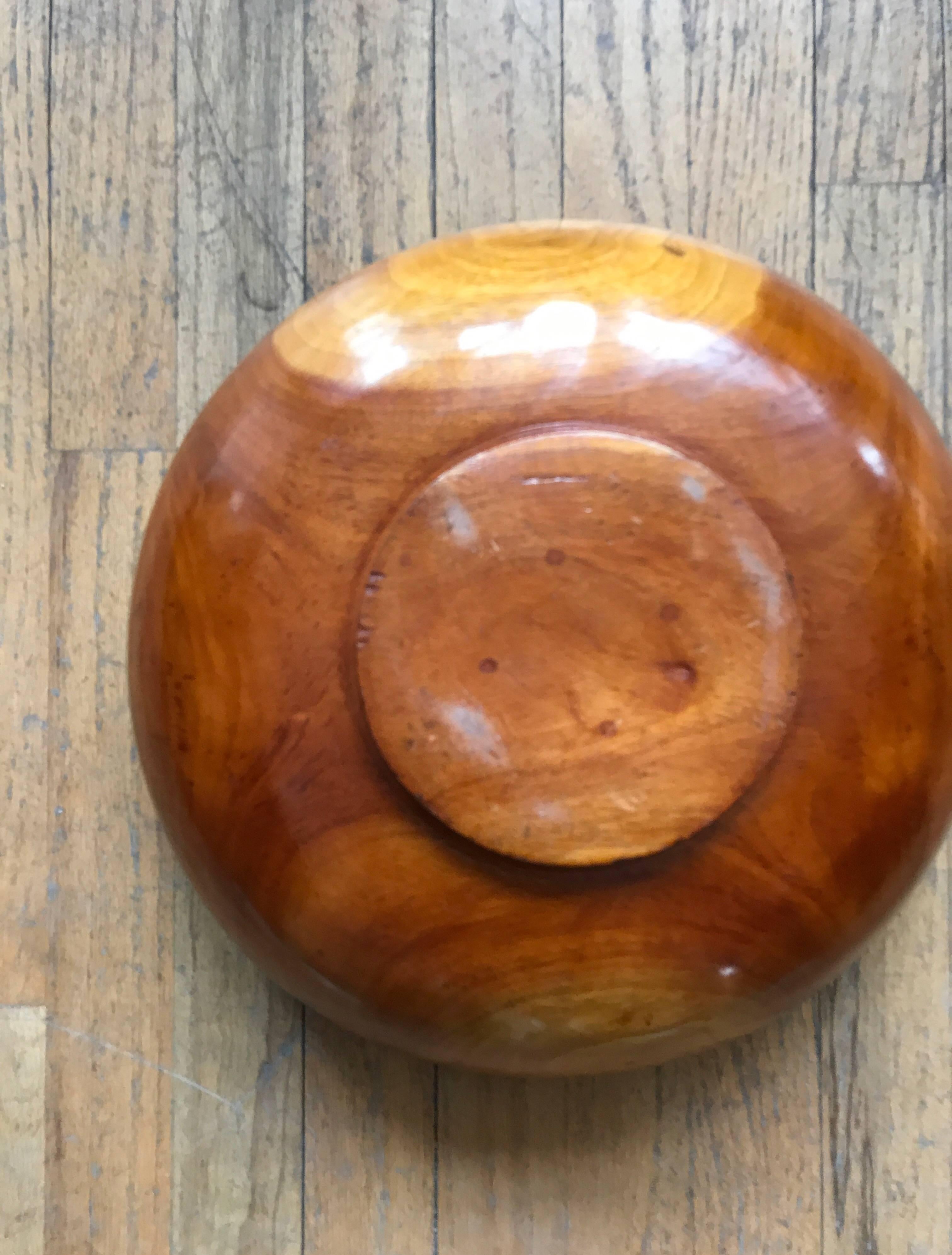 Midcentury Turned Wood Centrepiece Bowl In Good Condition In Chicago, IL