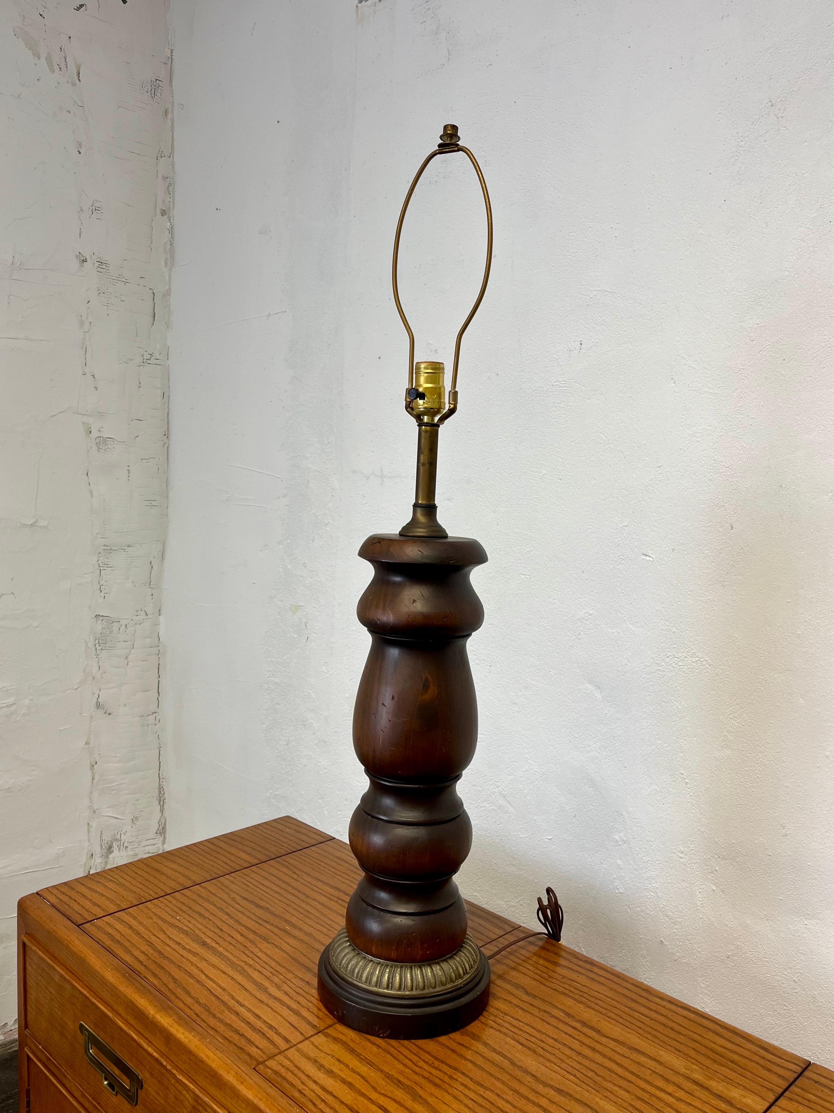Mid-Century moderno Lampada in legno tornito di metà secolo in vendita
