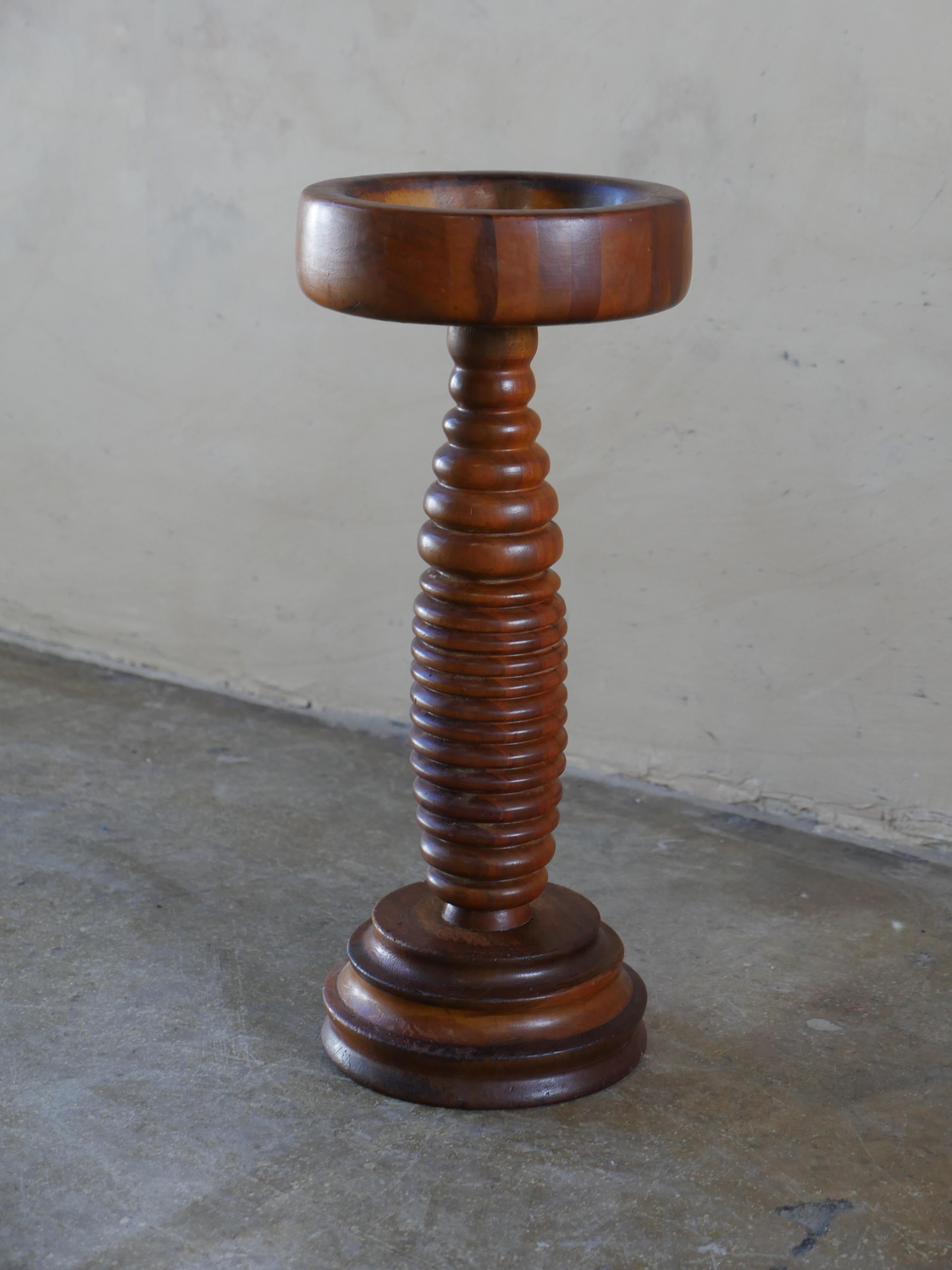 Mid-Century gedrehter Wood Wood Beistelltisch (amerikanisch) im Angebot