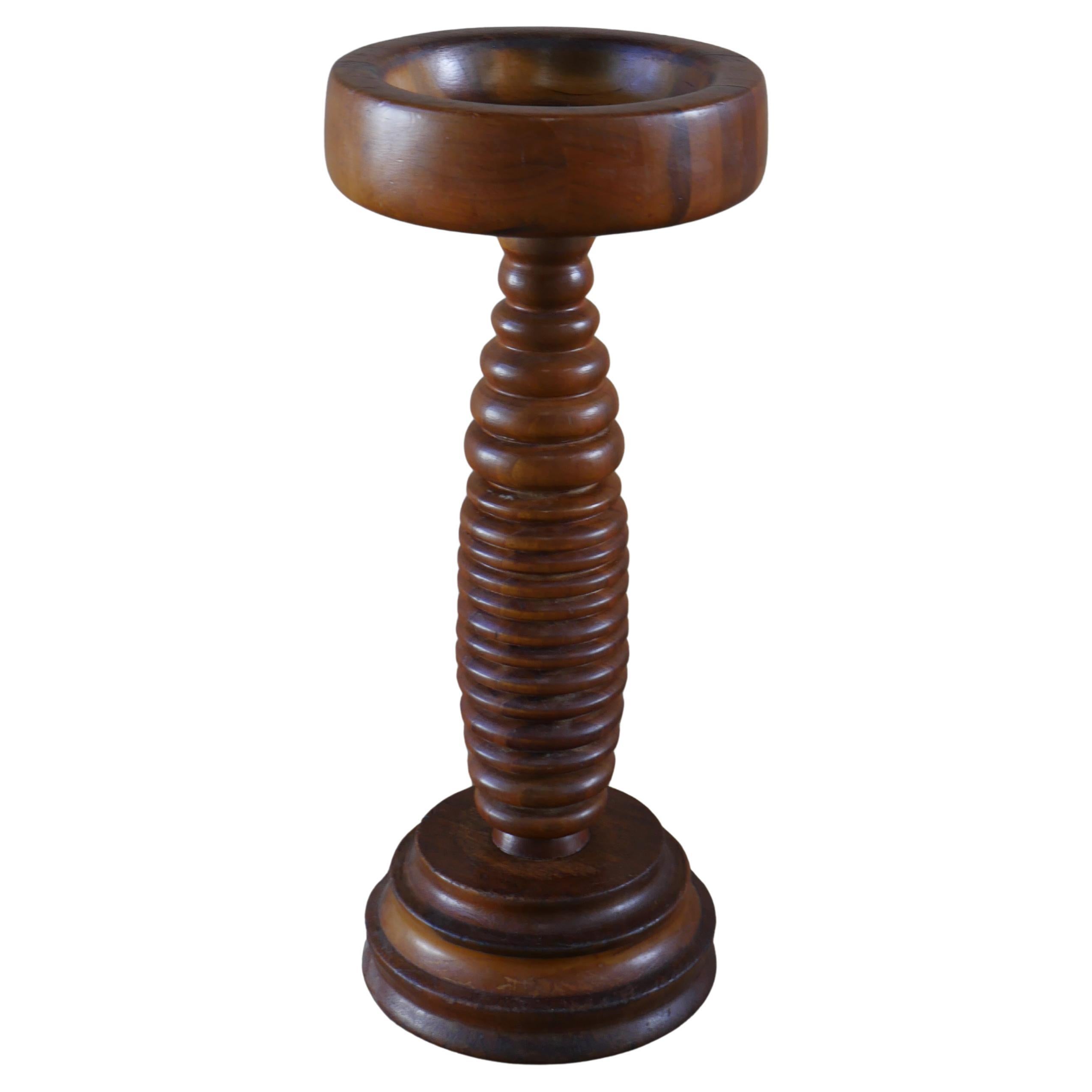 Mid-Century gedrehter Wood Wood Beistelltisch im Angebot