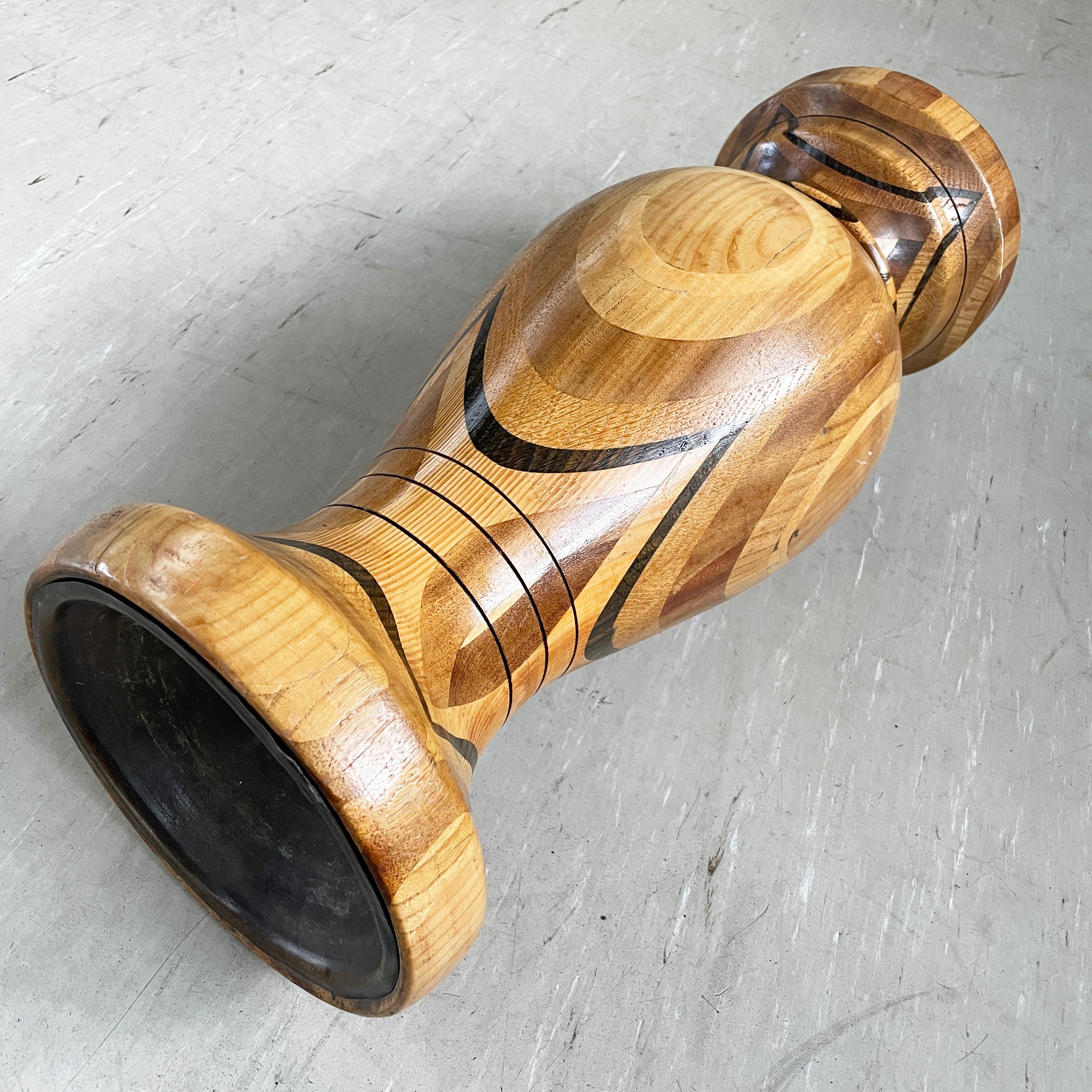 Vaso in legno tornito di metà secolo in vendita 9