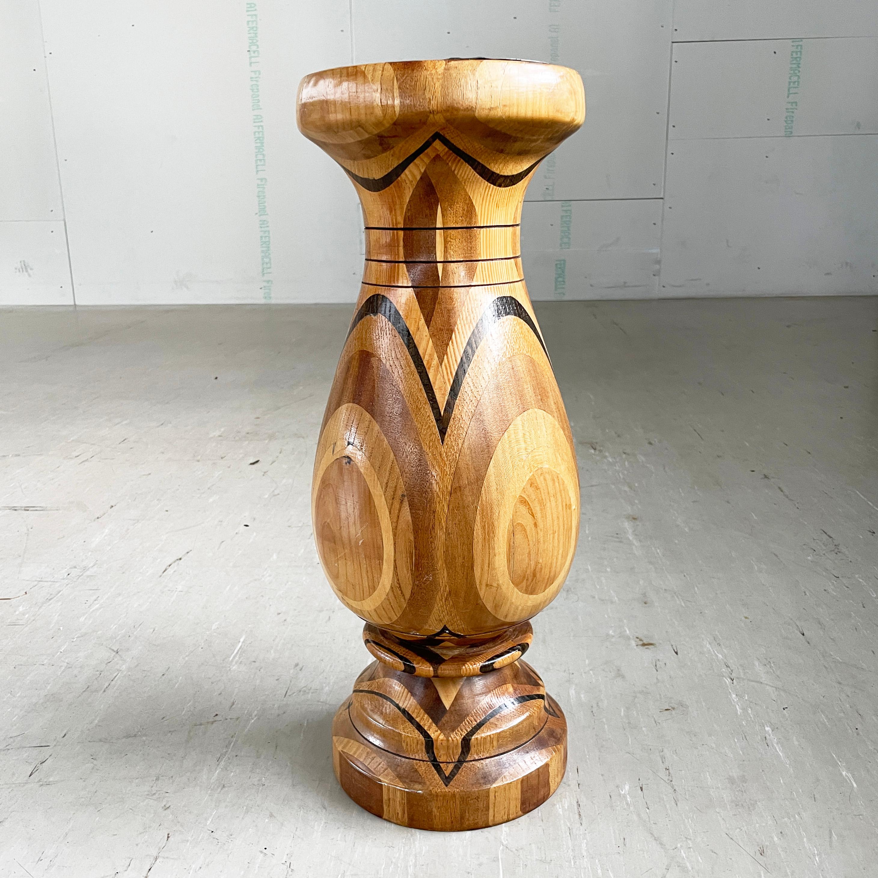 Sconosciuto Vaso in legno tornito di metà secolo in vendita