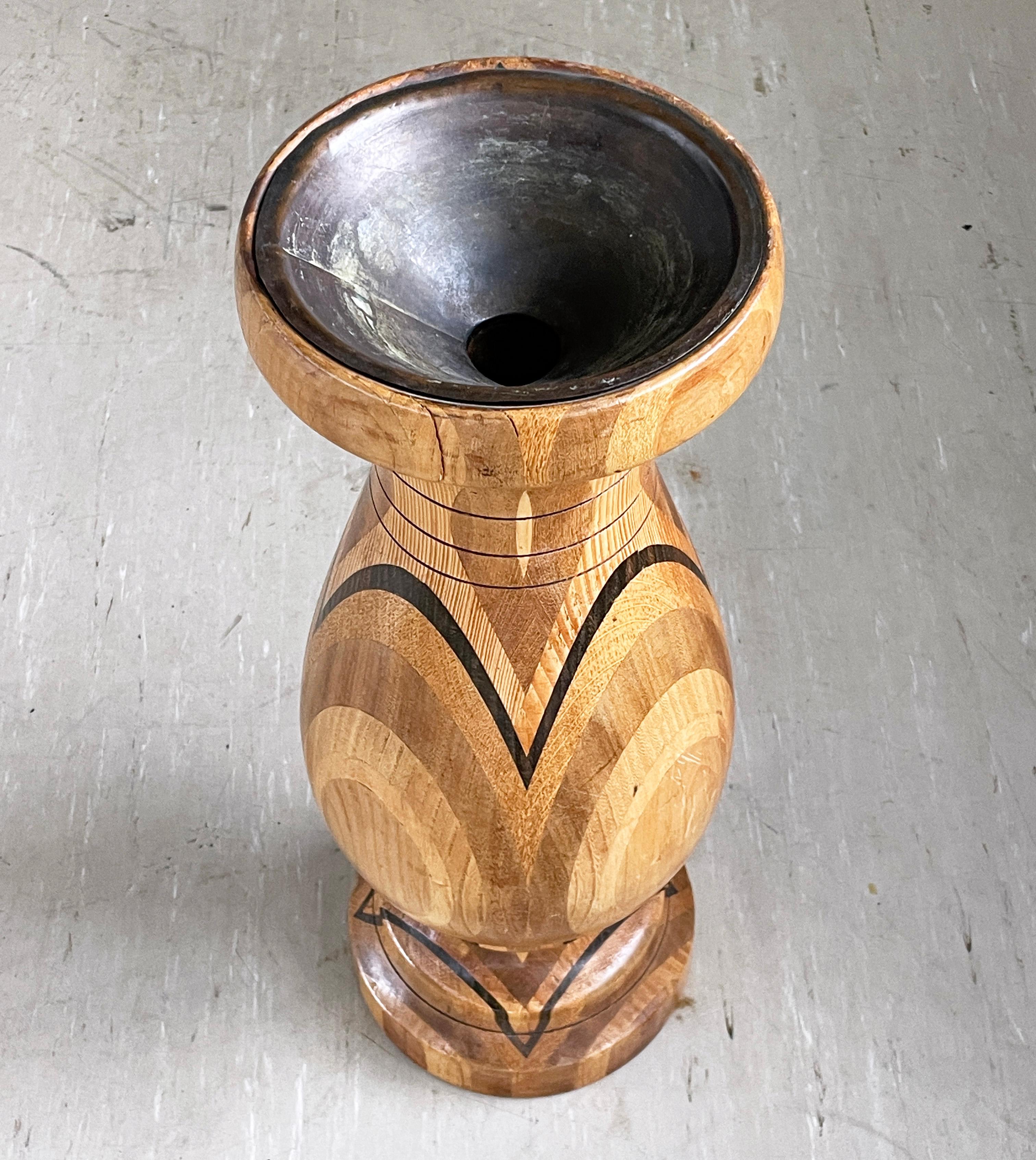 Tornito Vaso in legno tornito di metà secolo in vendita
