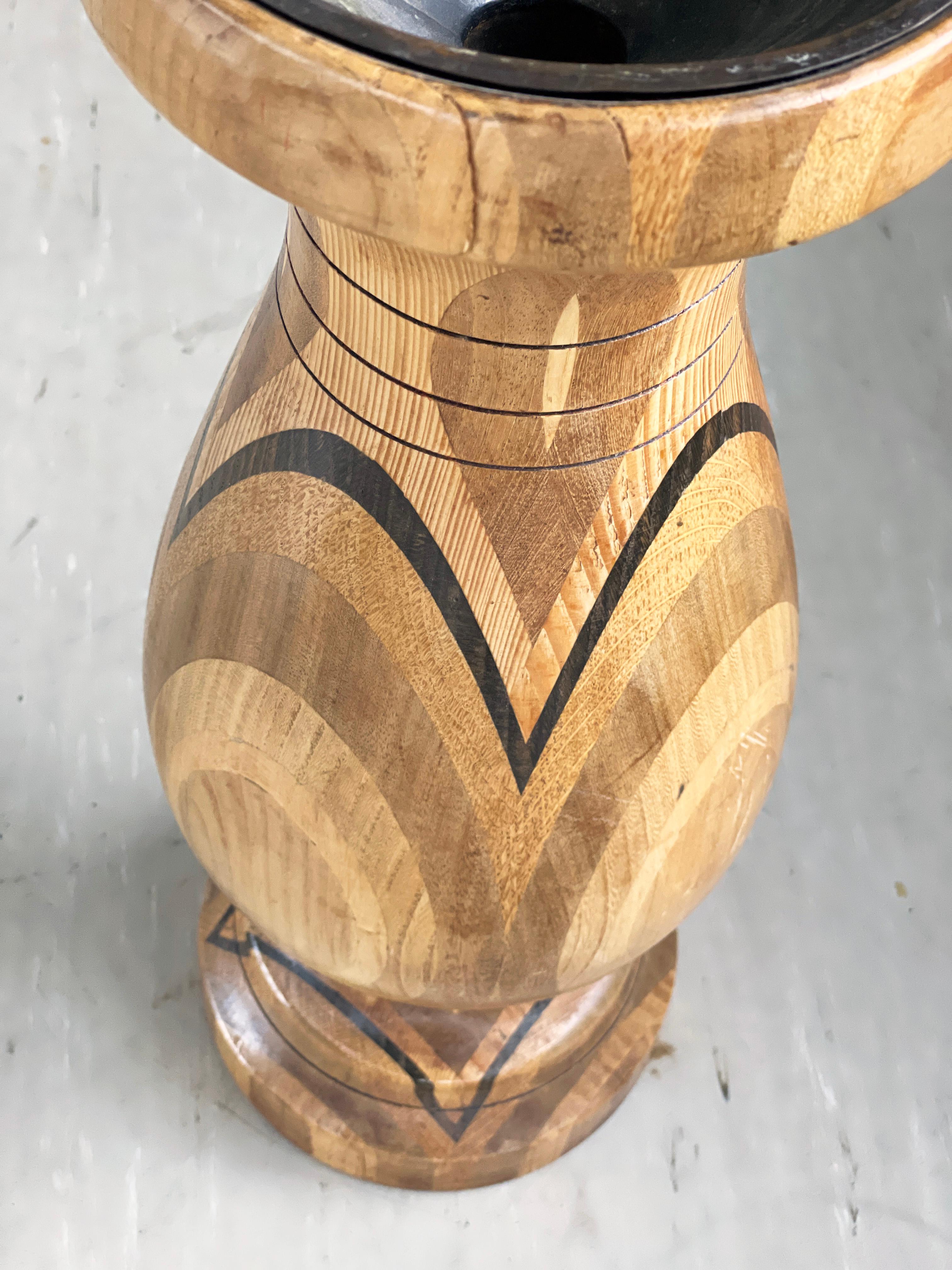 Vaso in legno tornito di metà secolo In condizioni buone in vendita a Bern, CH