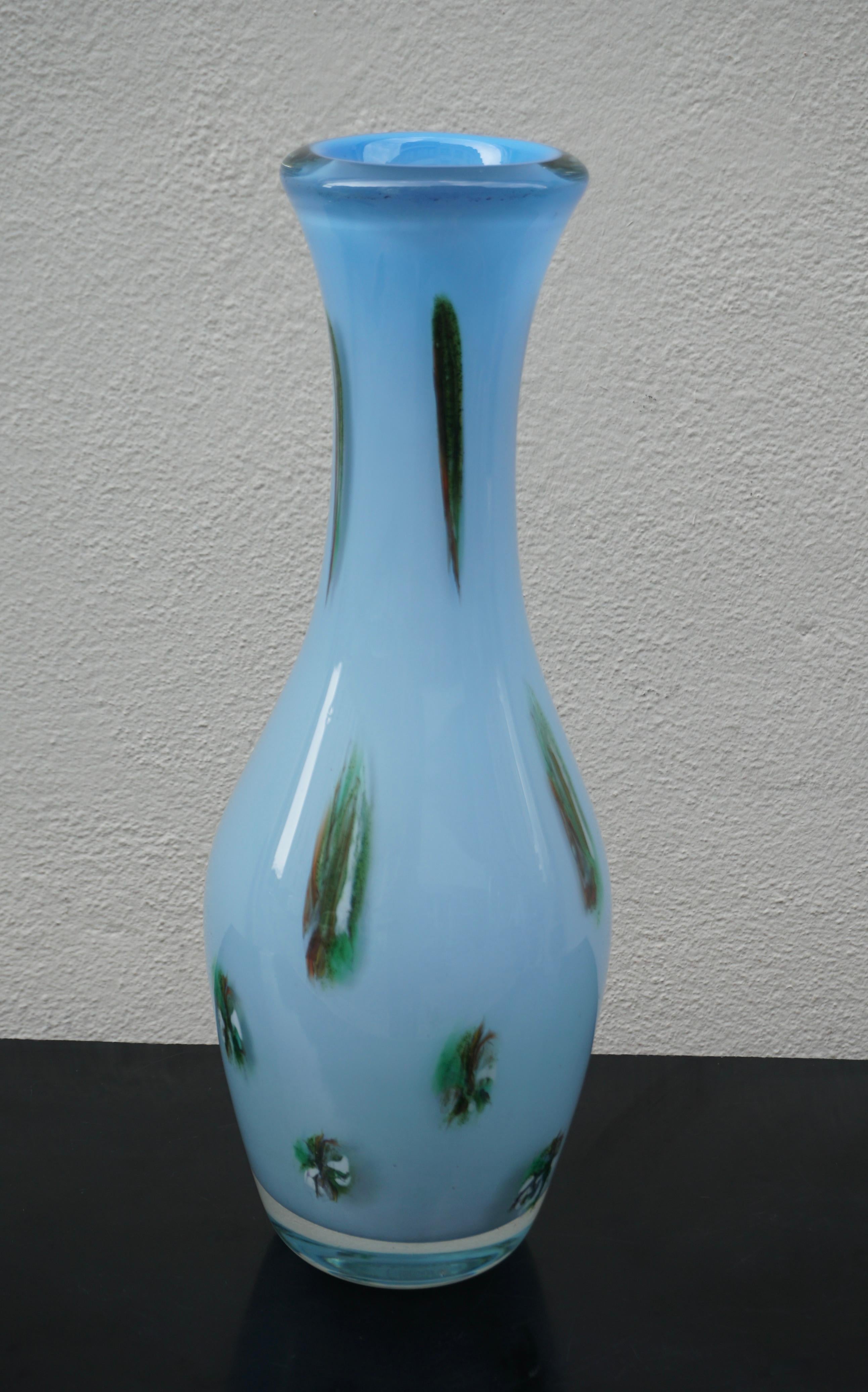 Very beautiful vintage Italian Murano glass vase. 
Dating from the 1960s.

Dimensions: 
Height: 17.3