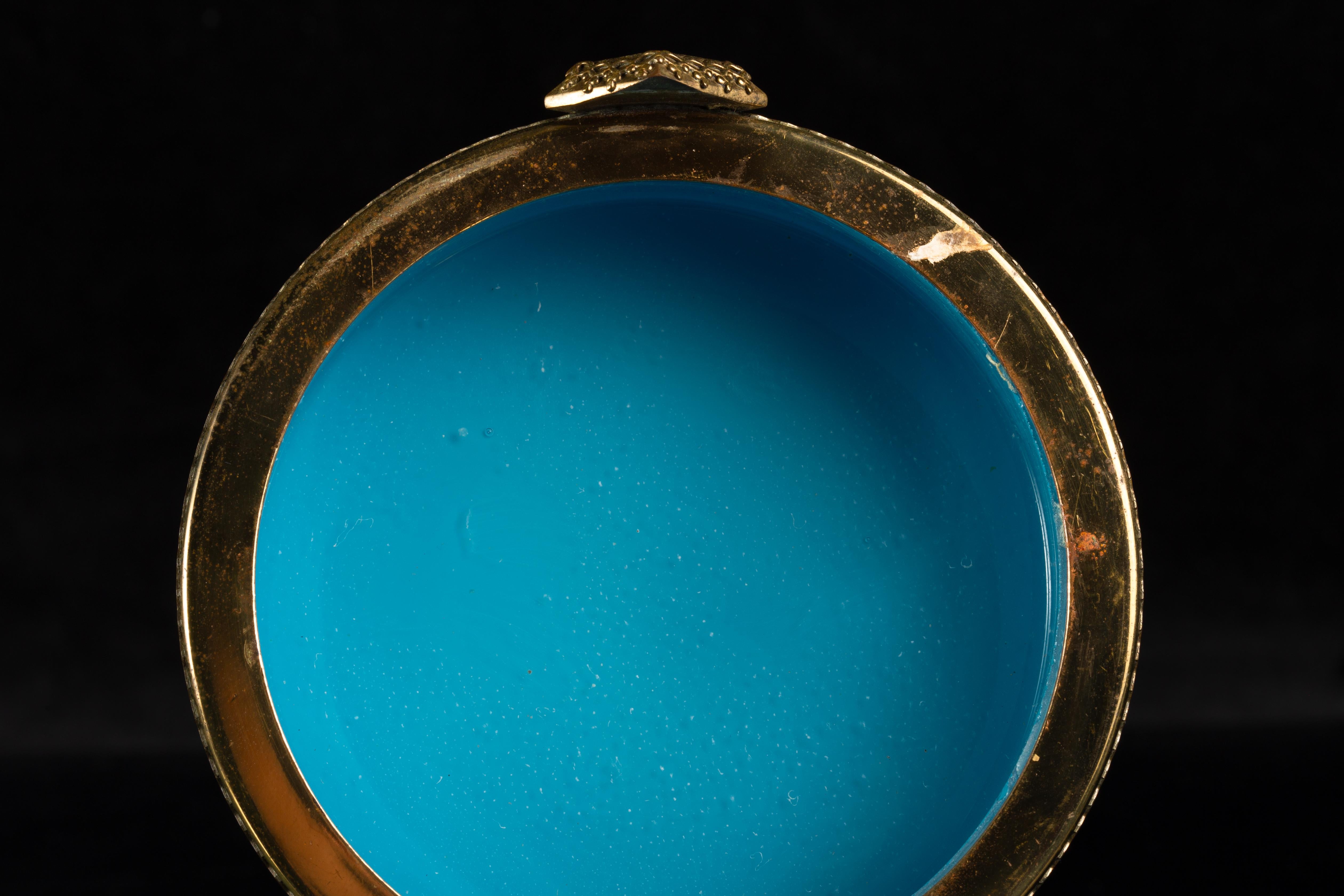 Mid-Century Türkis Opaline Glas Zylindrische Schmuckschatulle w / vergoldete Bronze im Angebot 6