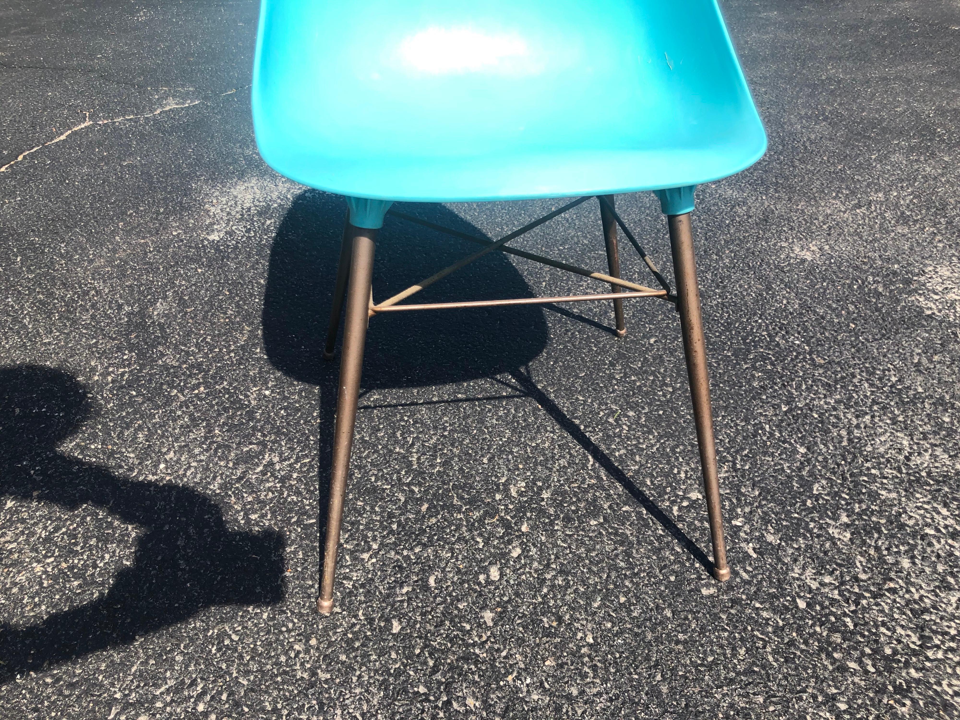 Mid-Century Modern Mid Century Turquoise Shell Chair