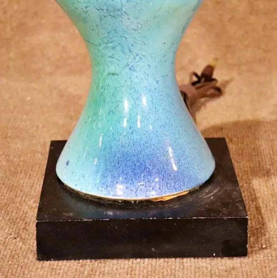 Mid-Century Modern Lampe à poser turquoise du milieu du siècle en vente