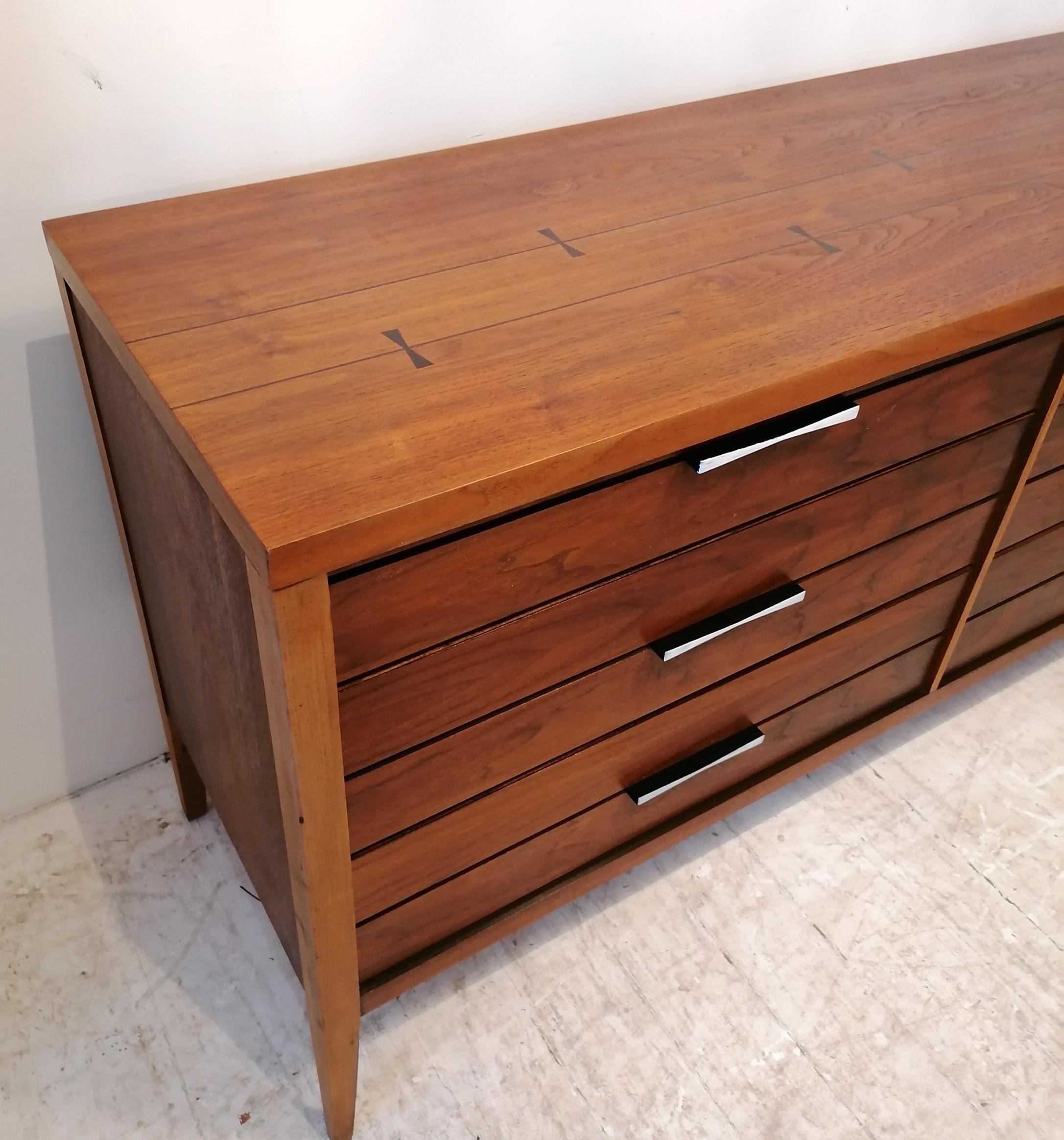 Mid Century 'Tuxedo' walnut dresser / sideboard by Lane Furniture,  USA 1960s 7