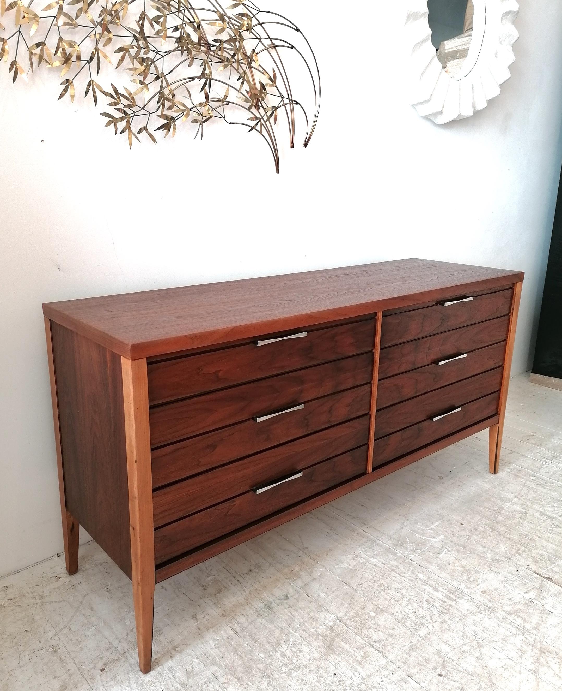 Mid Century 'Tuxedo' walnut dresser / sideboard by Lane Furniture,  USA 1960s In Good Condition In Hastings, GB
