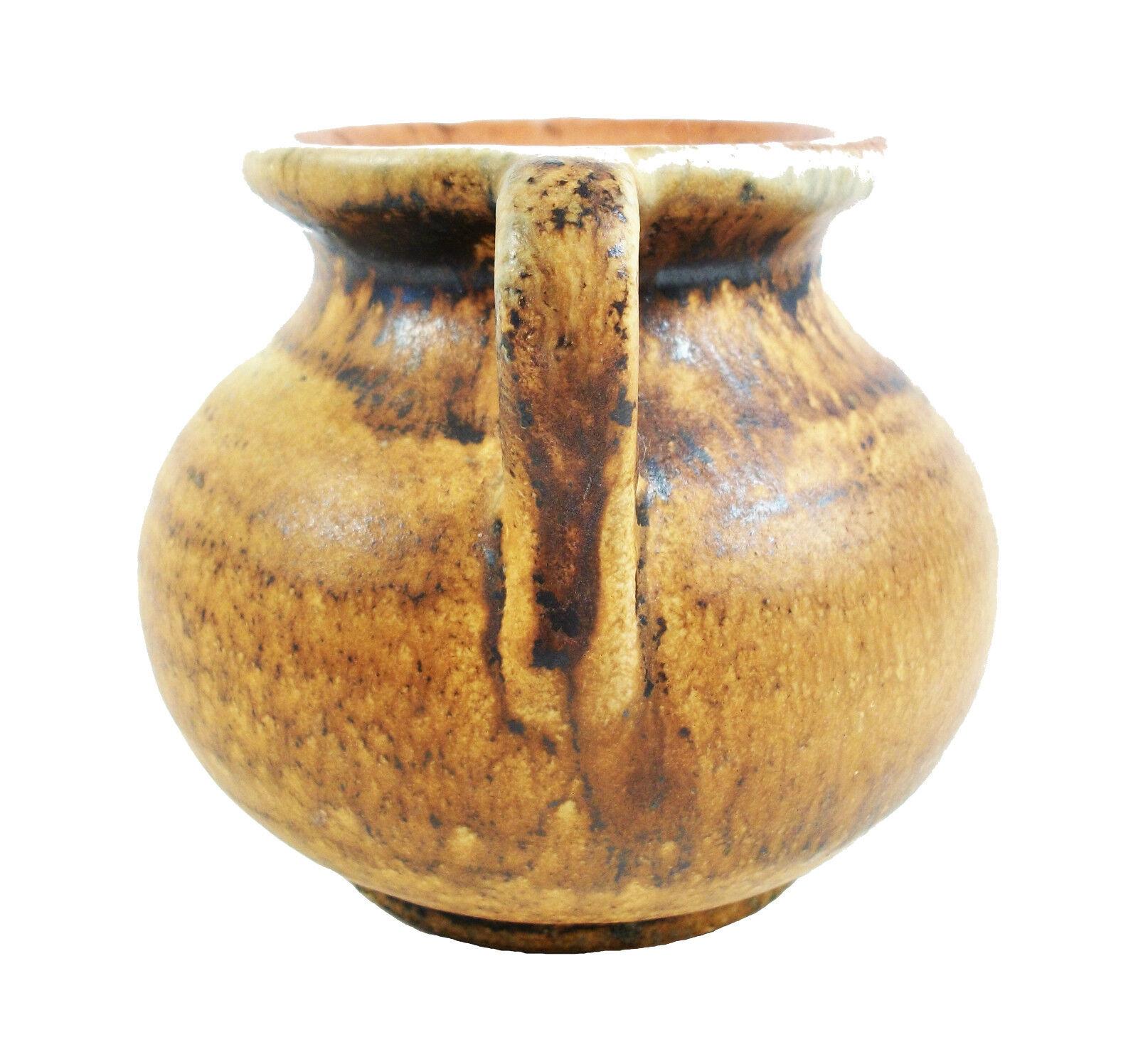 Allemand Vase à deux poignées en céramique du milieu du siècle dernier - glaçure mate - W. Allemagne - vers les années 1950 en vente