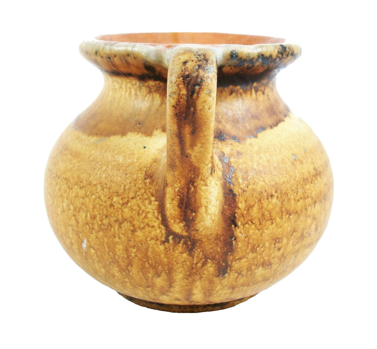 Vase à deux poignées en céramique du milieu du siècle dernier - glaçure mate - W. Allemagne - vers les années 1950 Bon état - En vente à Chatham, ON
