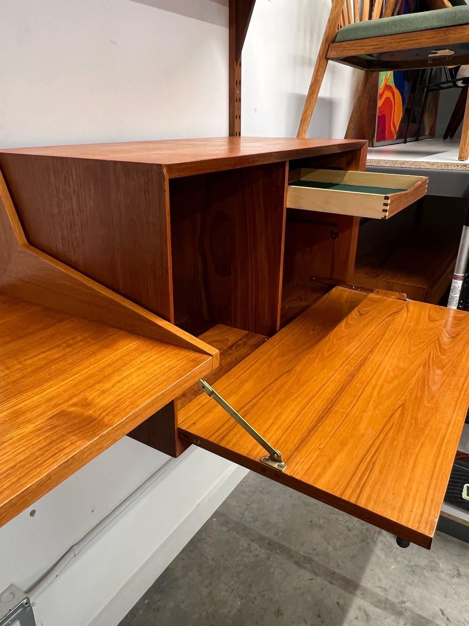 Mid-Century Two Bay Cado Wall Unit / Bar Cabinet In Good Condition In Raleigh, NC
