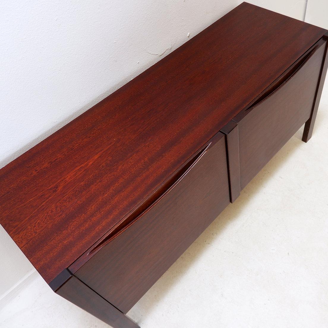 Credenza a due ante di metà secolo - Anni '60 in vendita 6