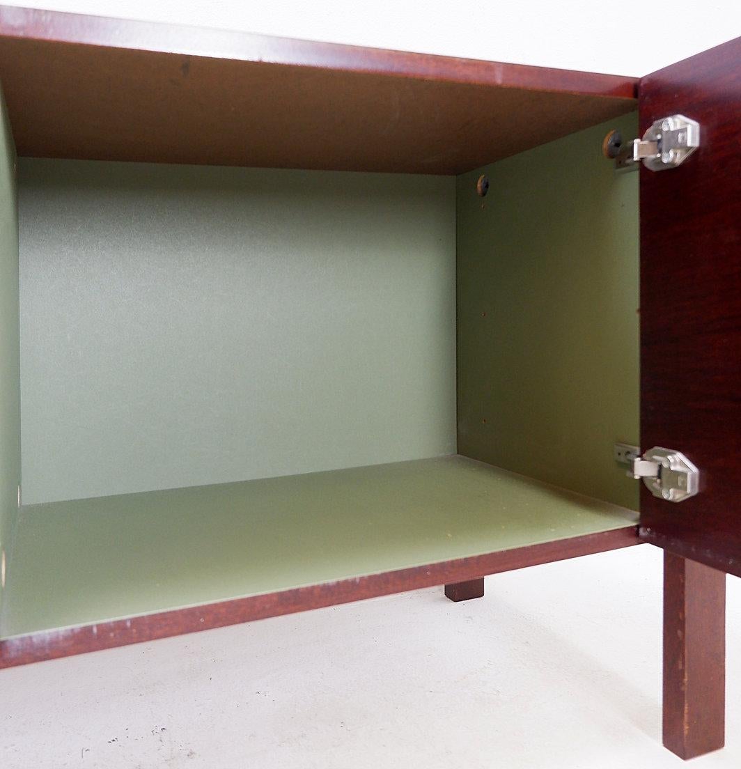 Credenza a due ante di metà secolo - Anni '60 in vendita 2