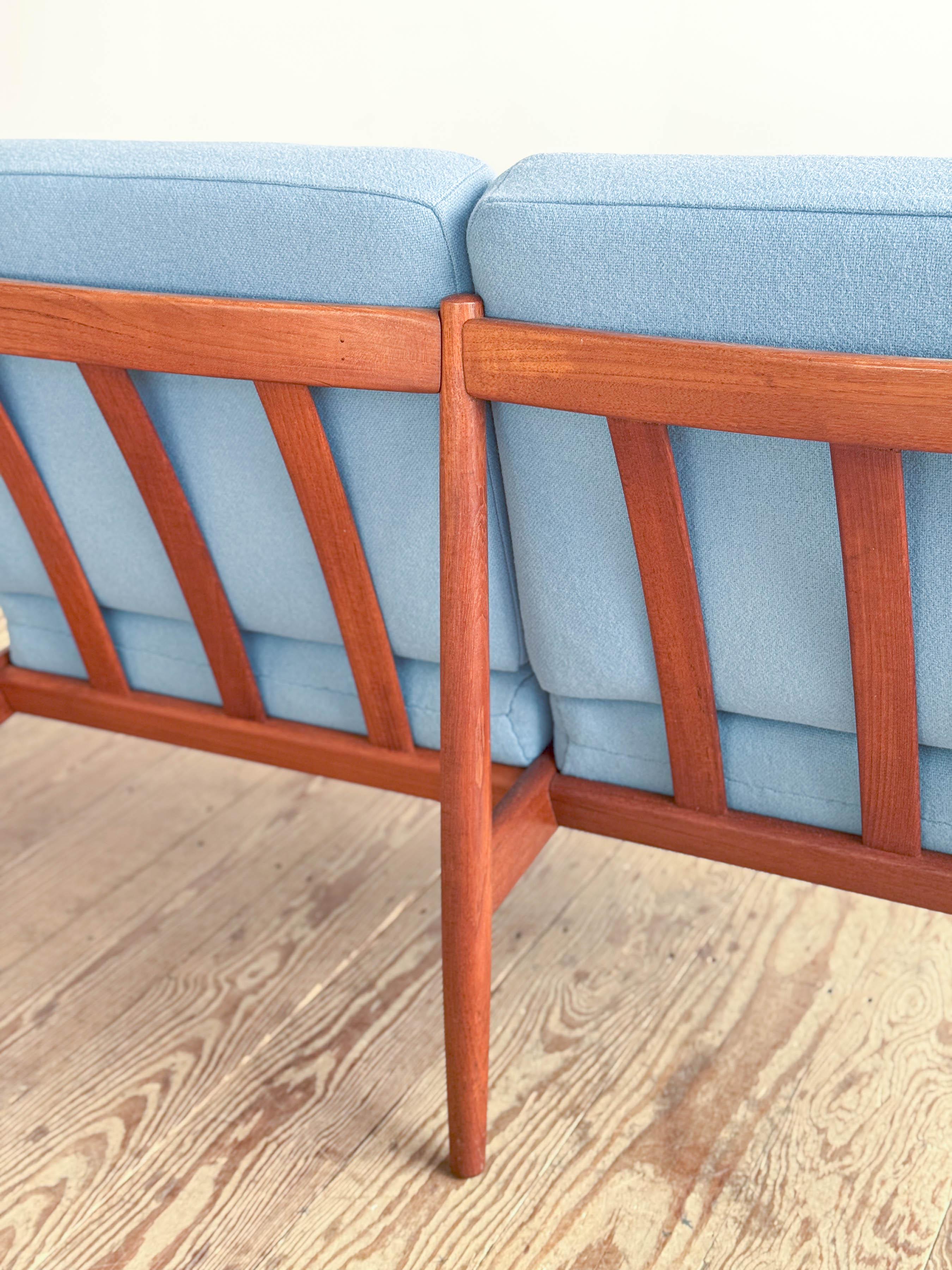 Mid-Century Two-Seat Sofa, Teak Couch by Arne Vodder, Glostrup For Sale 2
