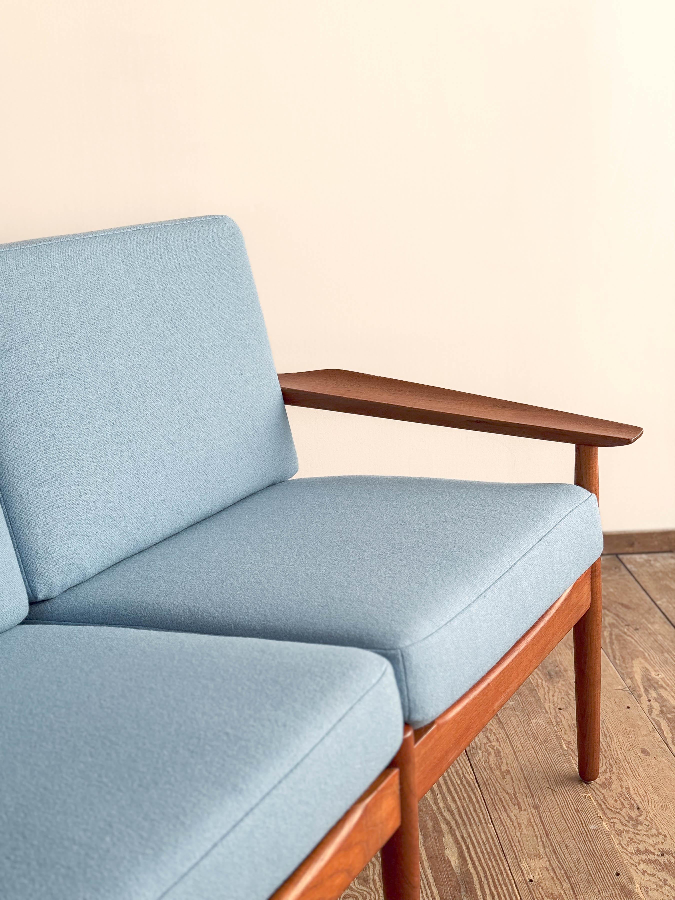 Mid-Century Two-Seat Sofa, Teak Couch by Arne Vodder, Glostrup For Sale 5