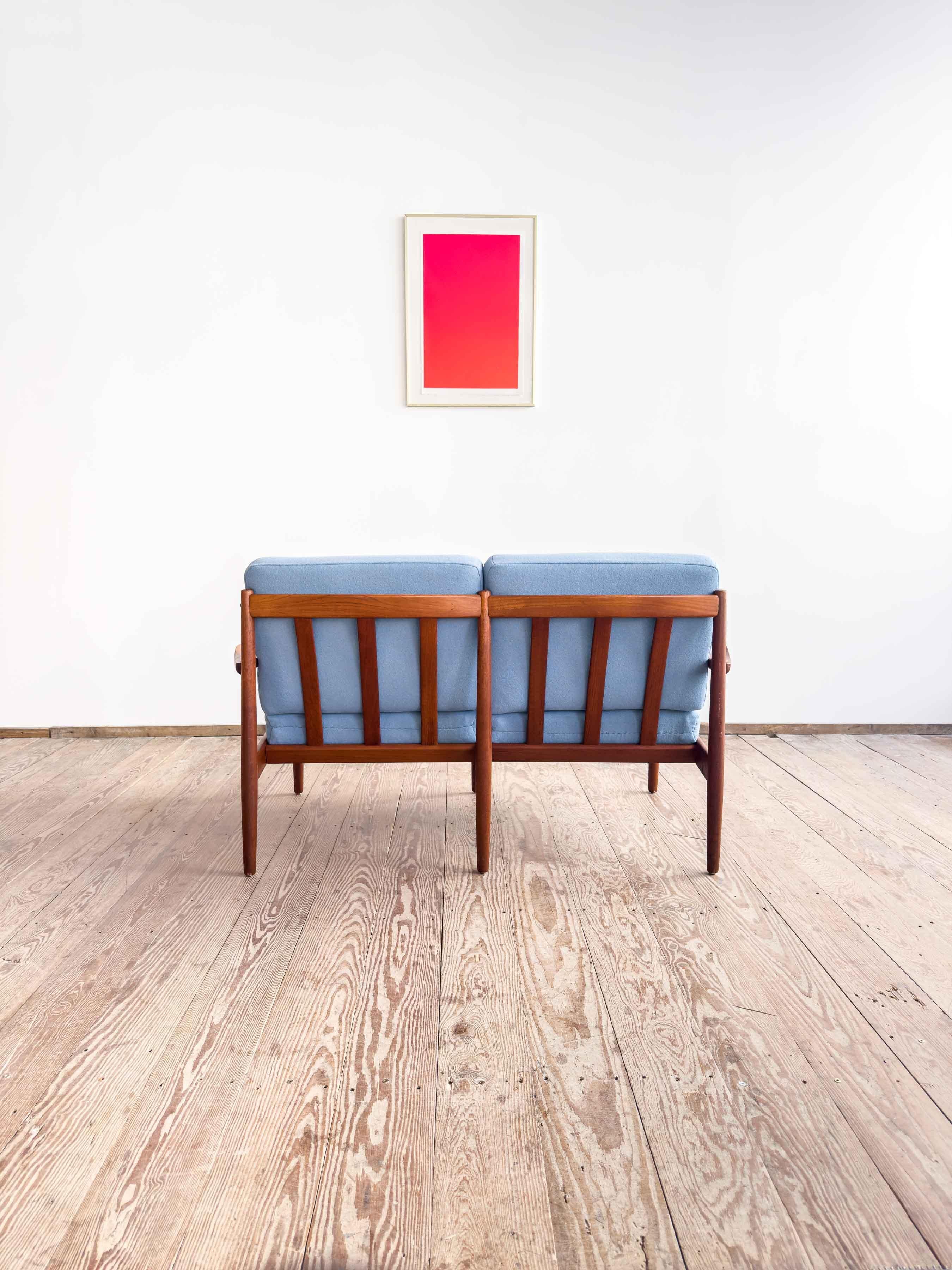 Mid-Century Two-Seat Sofa, Teak Couch by Arne Vodder, Glostrup In Good Condition For Sale In München, Bavaria