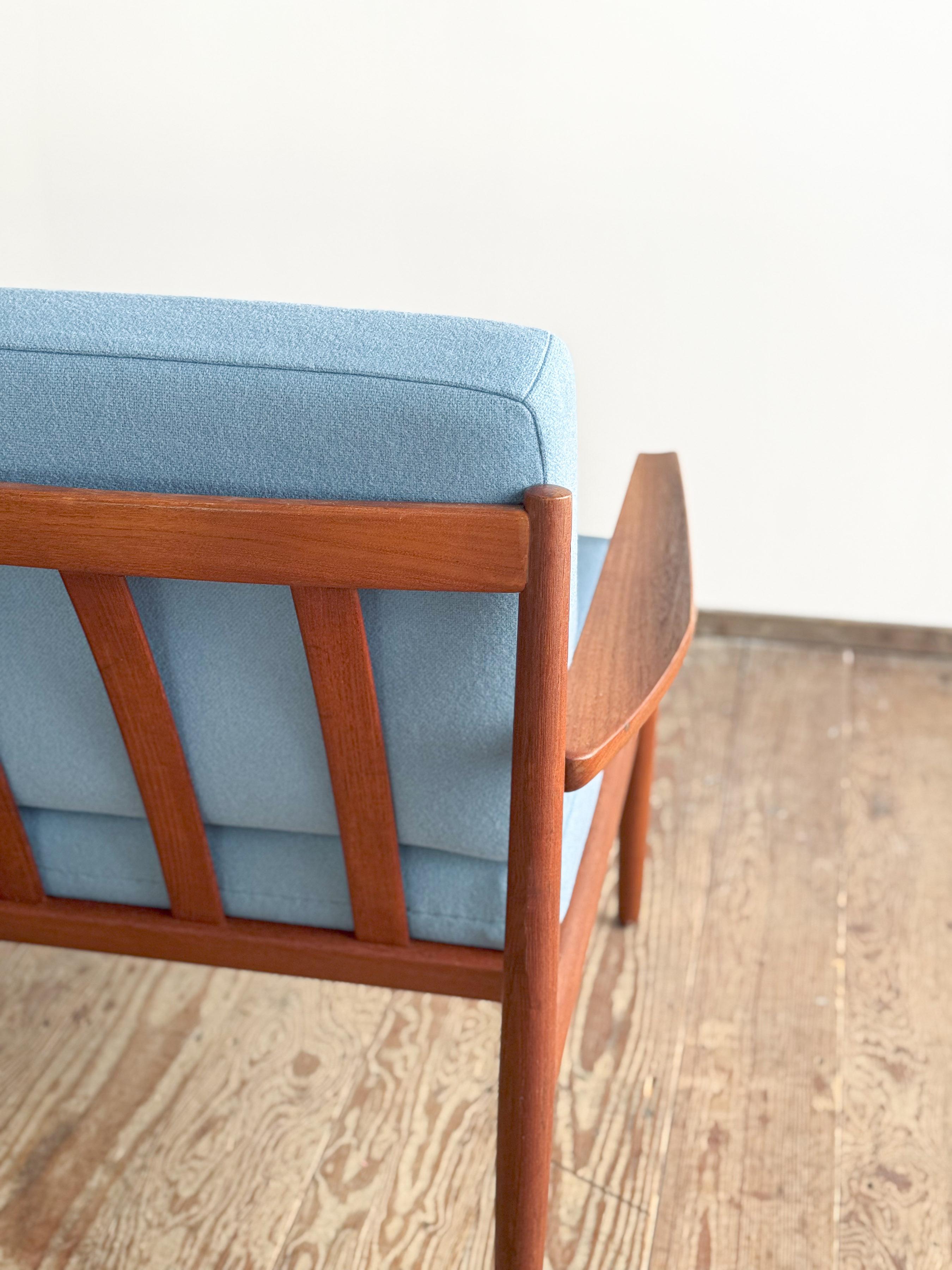Mid-Century Two-Seat Sofa, Teak Couch by Arne Vodder, Glostrup For Sale 1