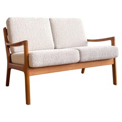 Divano a due posti di metà secolo, serie Senator, divano in teak di Ole Wanscher