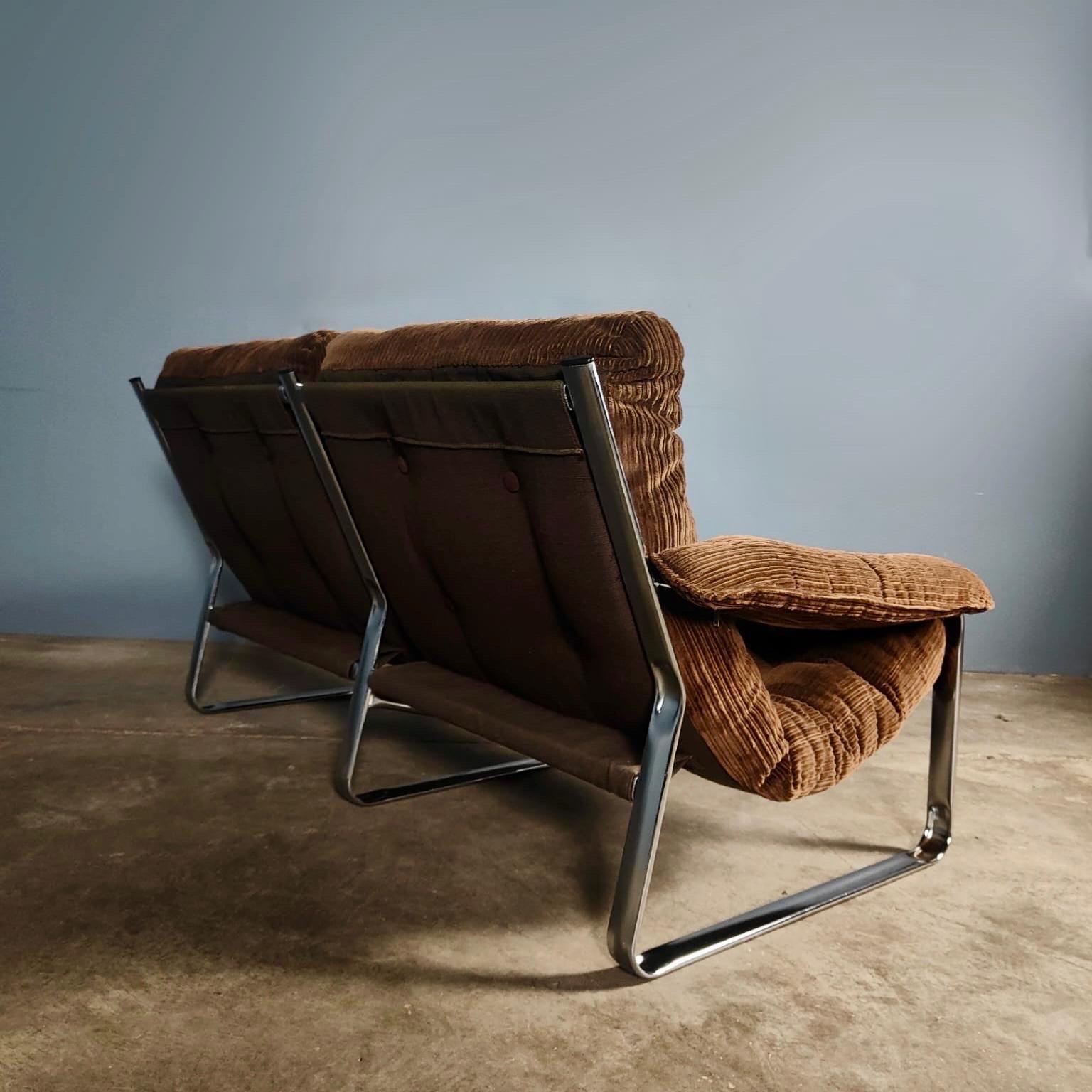 Mid Century Two Seater Brown Corduroy Sling Sofa von Gillis Lundgren für Ikea im Zustand „Hervorragend“ in Cambridge, GB