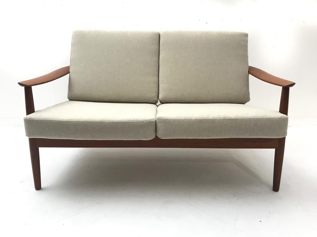 Mid-Century two seater sofa in the model 164 designed in Denmark in the 1960's by Arne Vodder for the editor France&son. Simple and timeless.