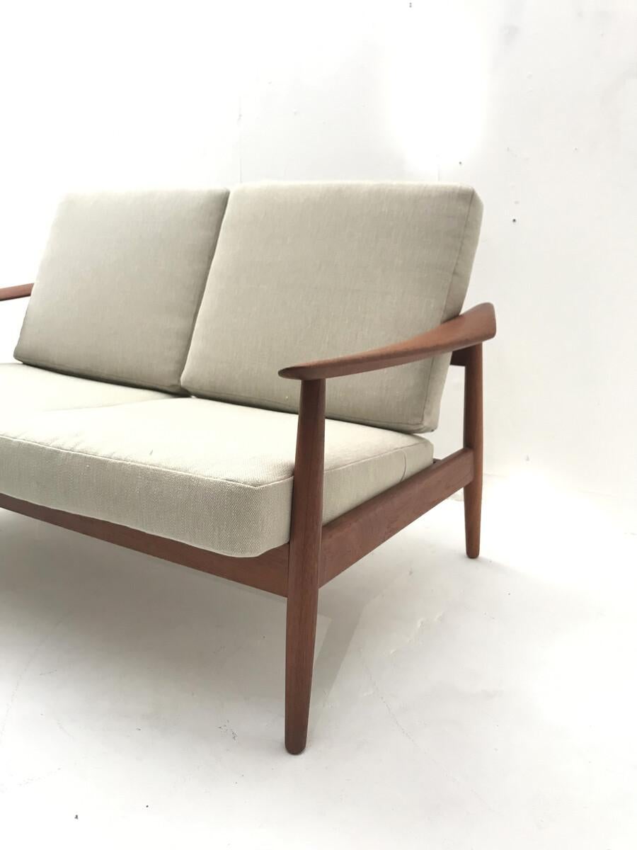 Danish Mid-Century two seater sofa model 164, by Arne Vodder for France&son For Sale