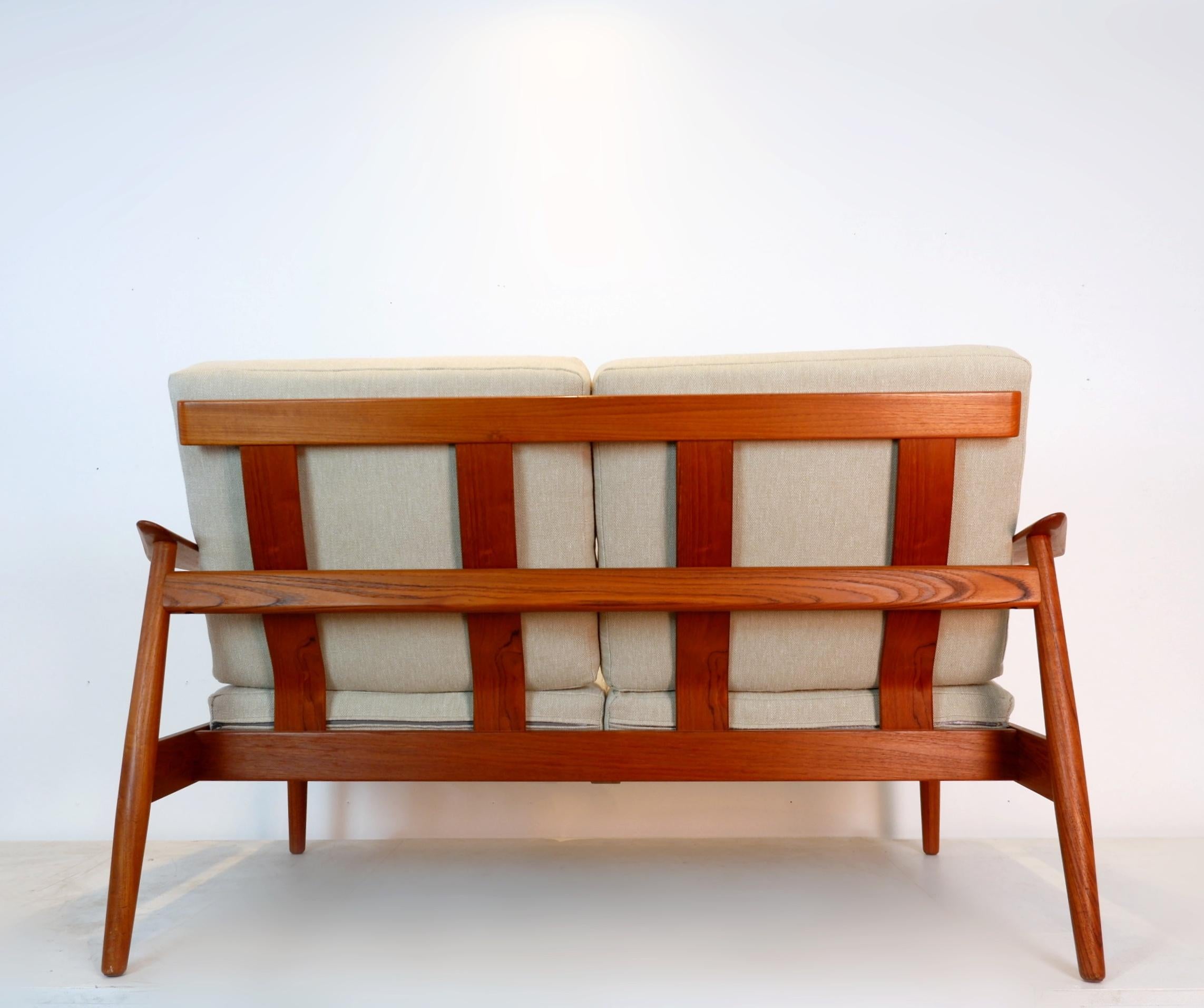 Mid Century Two-Seater Sofa Model 164 by Arne Vodder, France&Son For Sale 4