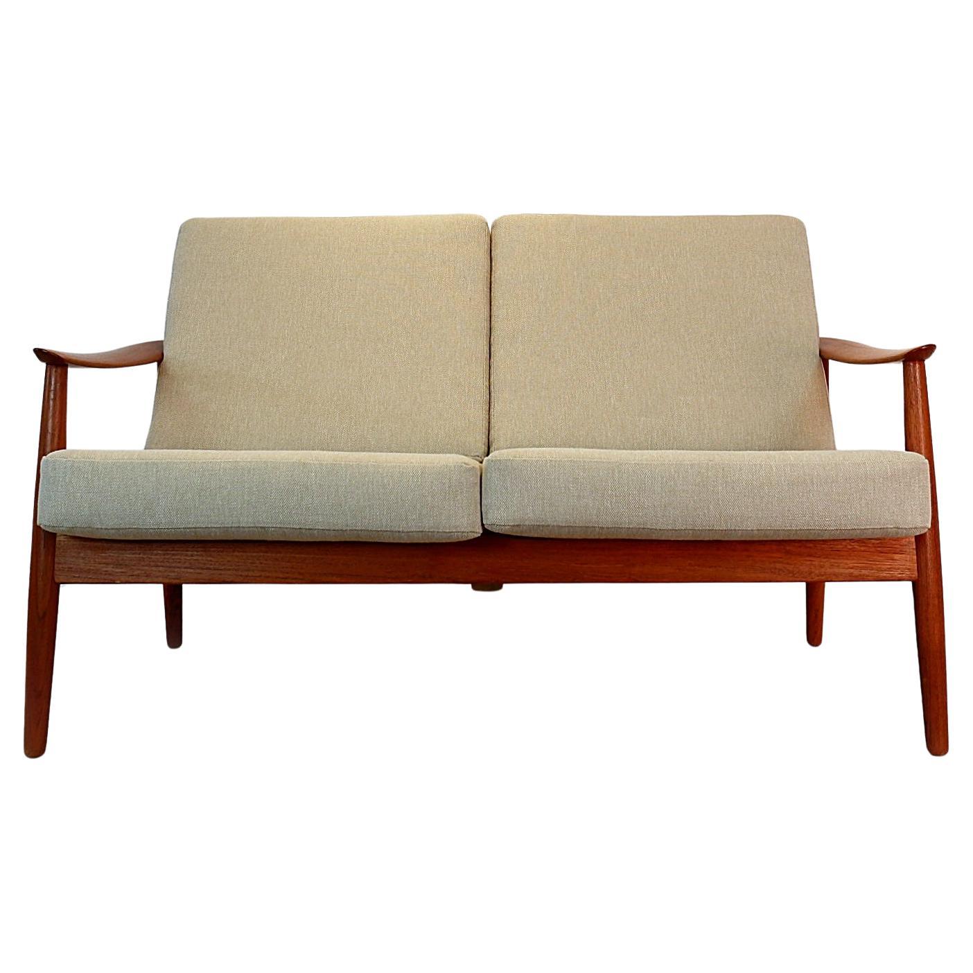 Mid Century Two-Seater Sofa Model 164 by Arne Vodder, France&Son For Sale