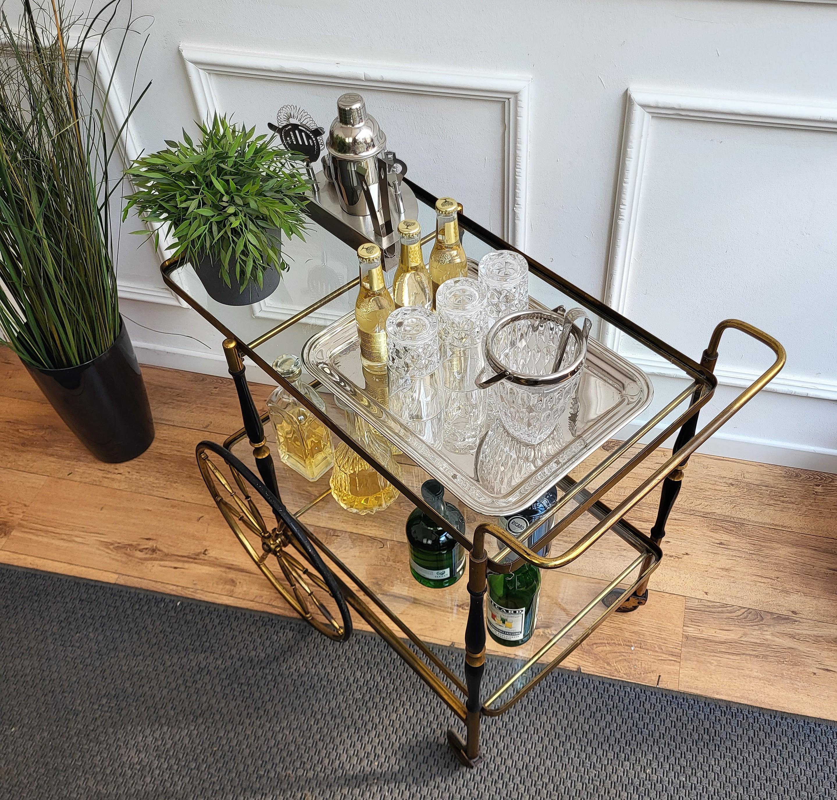 Midcentury Two-Tier Brass and Glass Bar Cart, Italy, 1970s In Good Condition In Carimate, Como