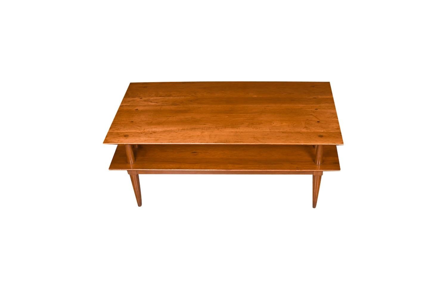 Mid-Century Two-Tier Coffee Table In Good Condition In Baltimore, MD