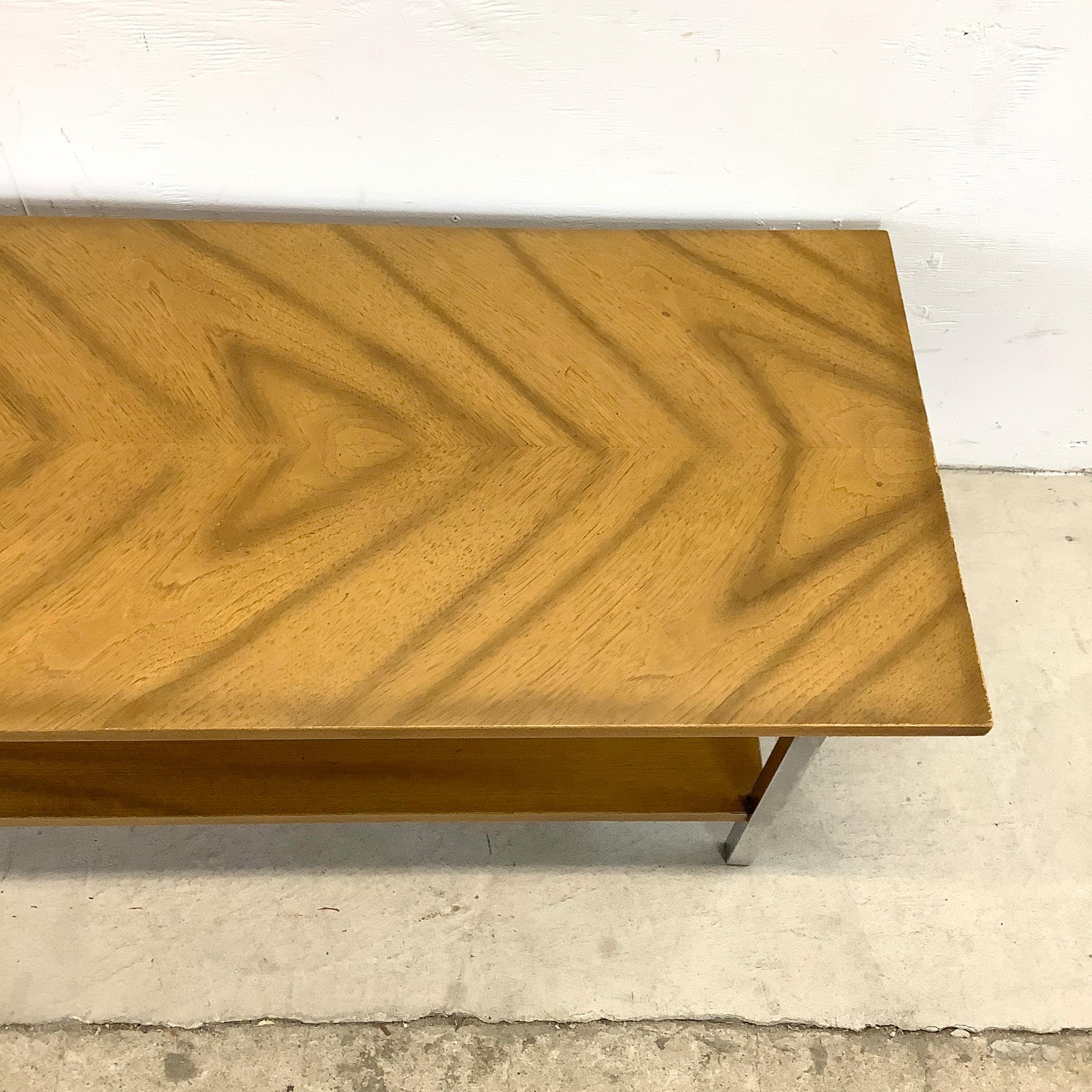 Midcentury Two Tier Coffee Table In Good Condition For Sale In Trenton, NJ