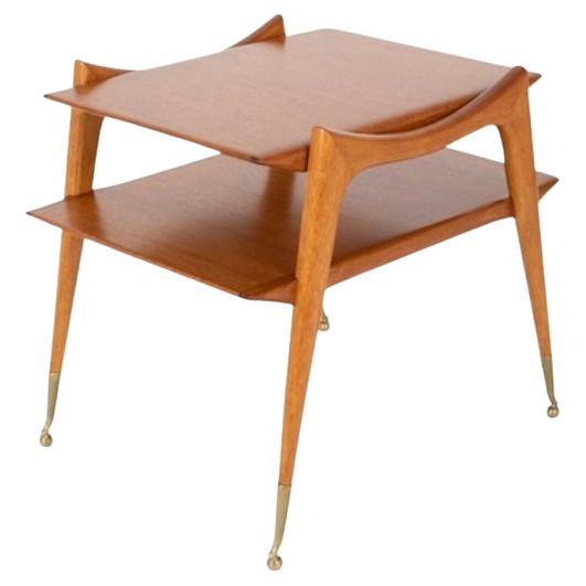 Mesa auxiliar de nogal de dos niveles de mediados de siglo atribuida a Ico Luisa Parisi