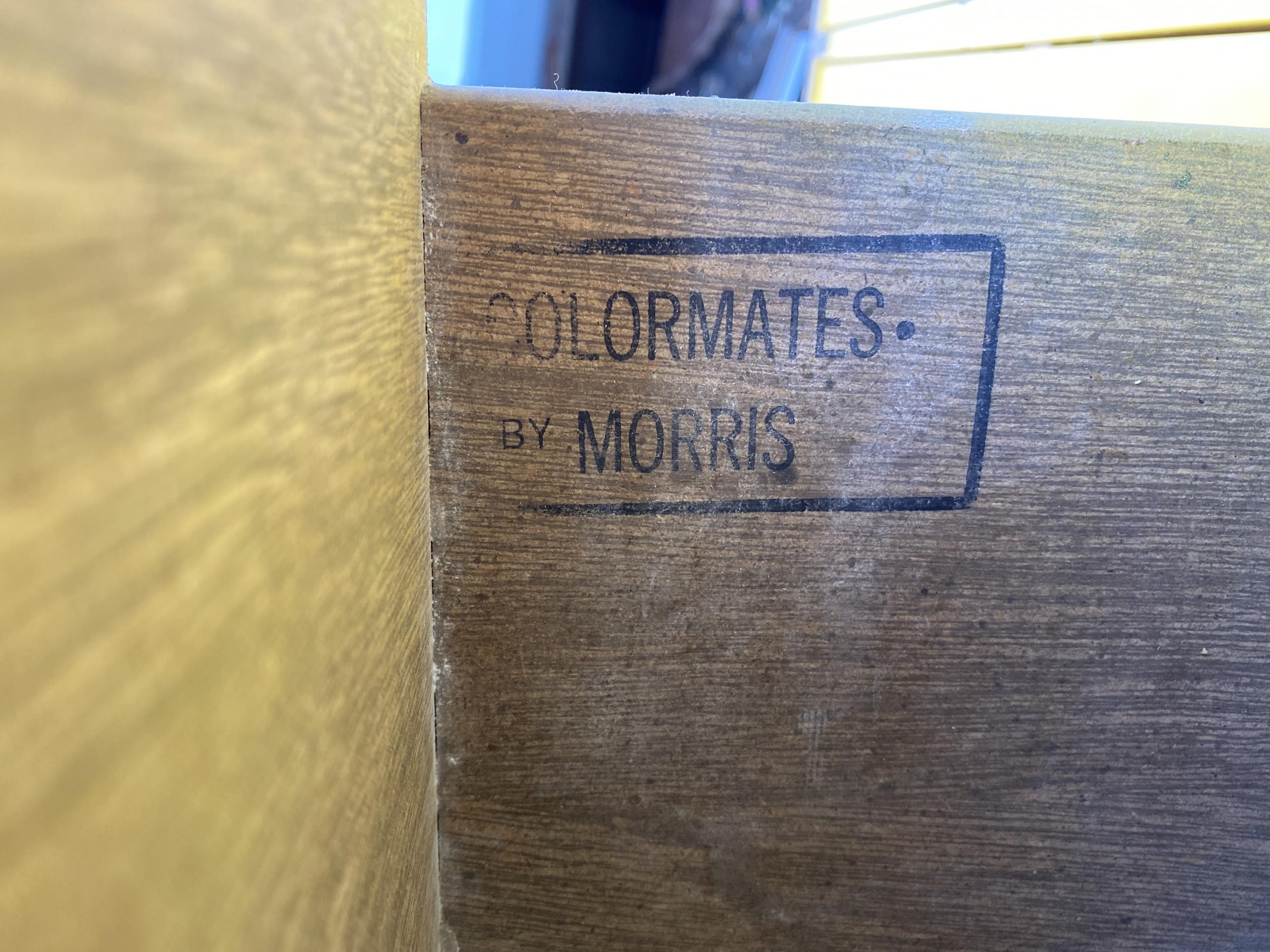 Commode de campagne ' Colormates ' bicolore du milieu du siècle dernier de Morris of California en vente 2