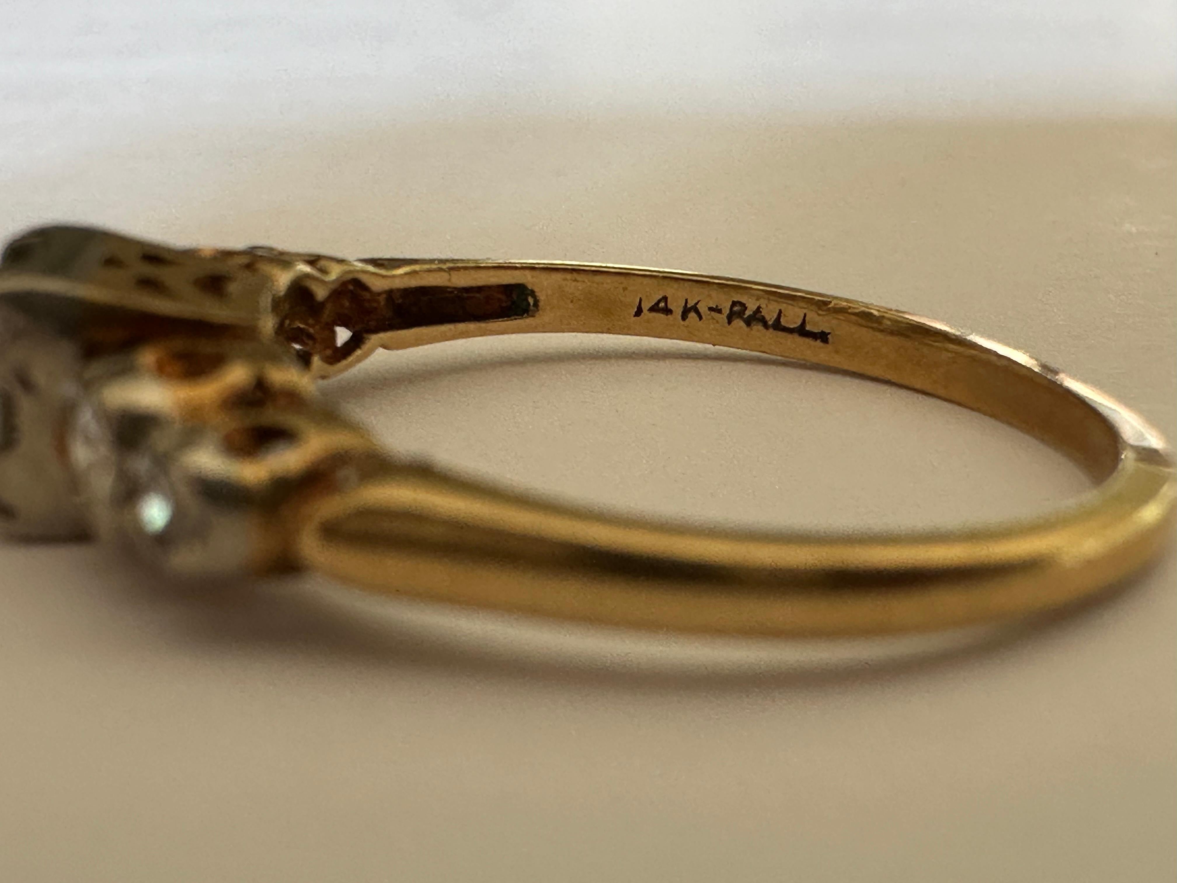 Round Cut Mid-Century Two-Tone Diamond Engagement Ring For Sale