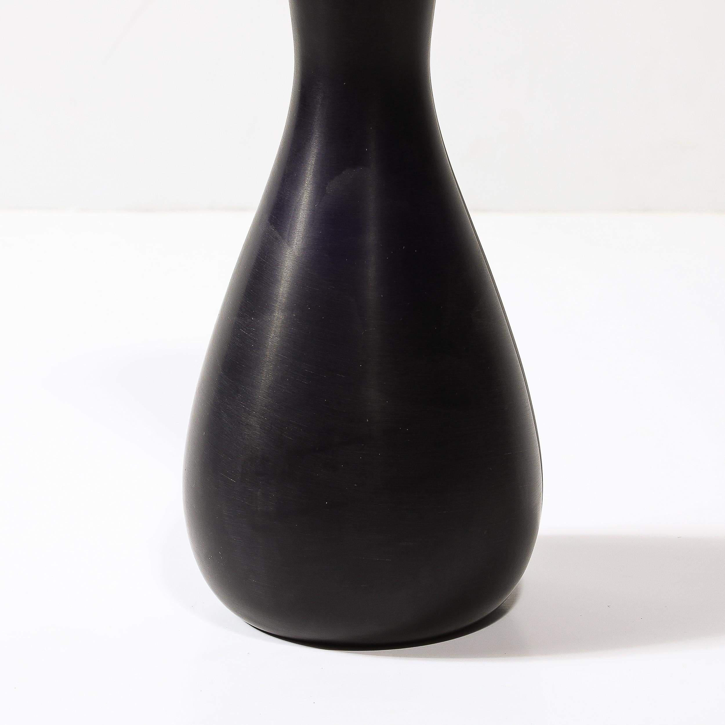 Vase aus mundgeblasenem Murano-Glas, zweifarbig, mattschwarz, Mitte des Jahrhunderts, von Venini (Italienisch) im Angebot