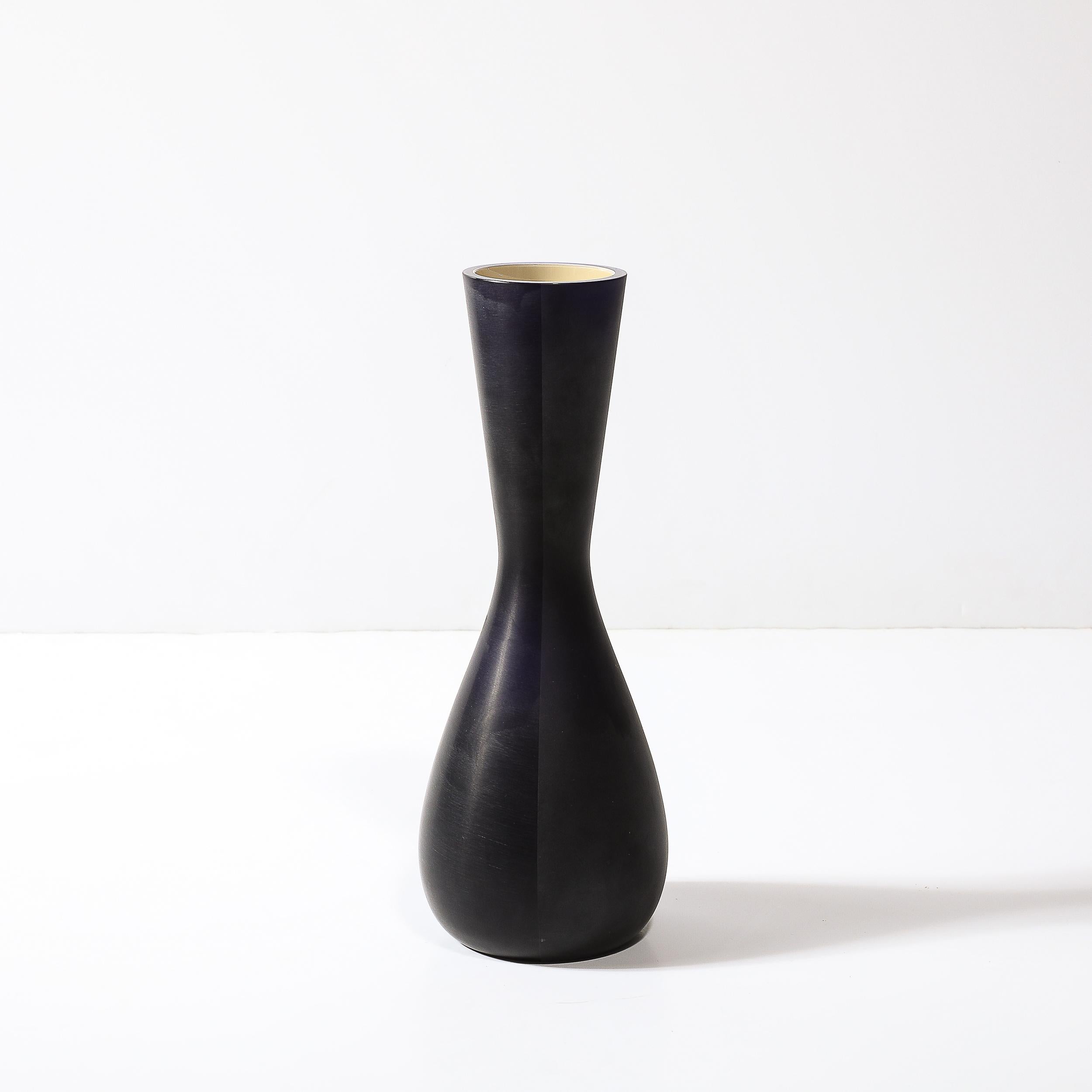 Vase aus mundgeblasenem Murano-Glas, zweifarbig, mattschwarz, Mitte des Jahrhunderts, von Venini im Angebot 1