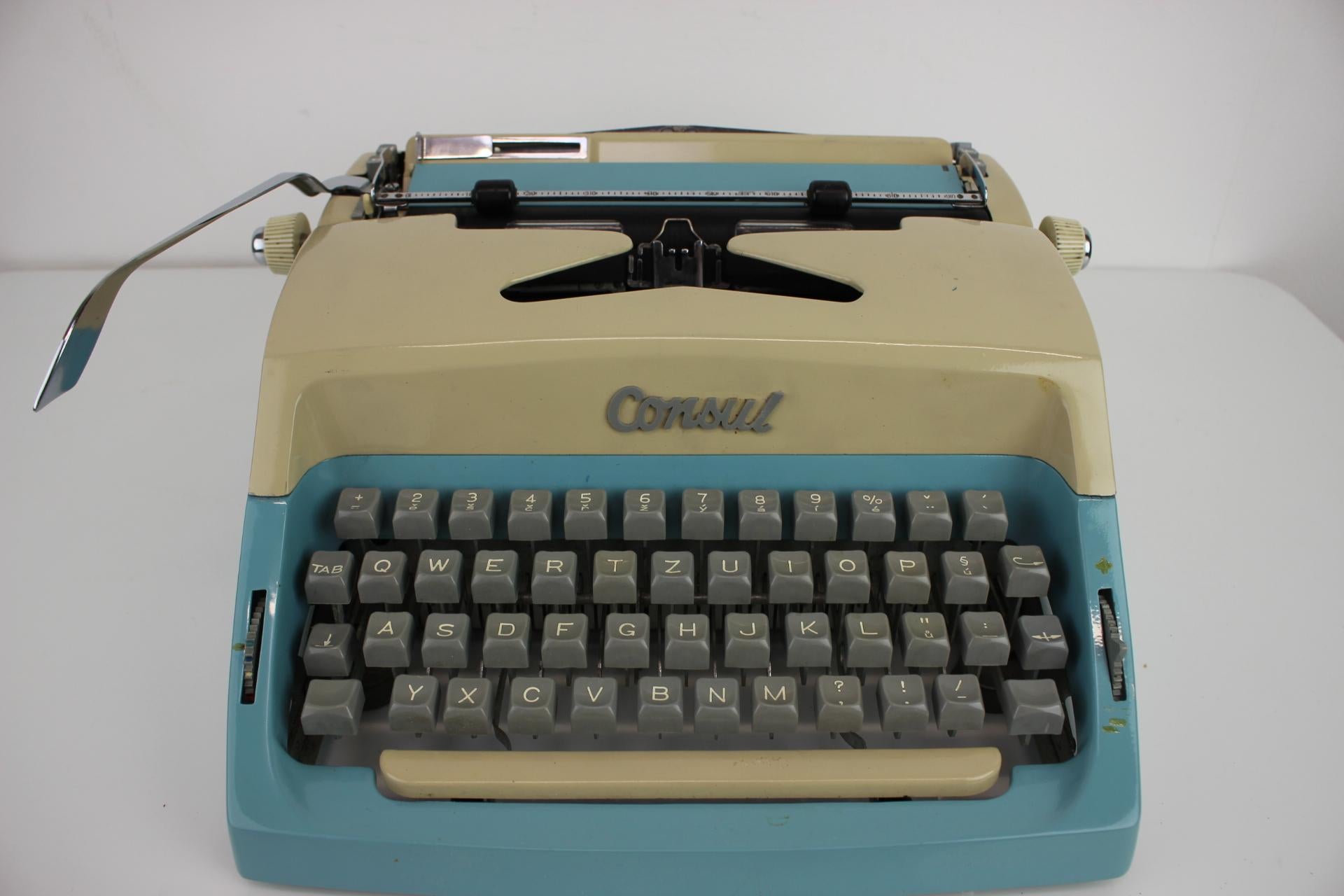 Schreibmaschine Konsul aus der Mitte des Jahrhunderts, 1960er Jahre Tschechoslowakei (Moderne der Mitte des Jahrhunderts) im Angebot