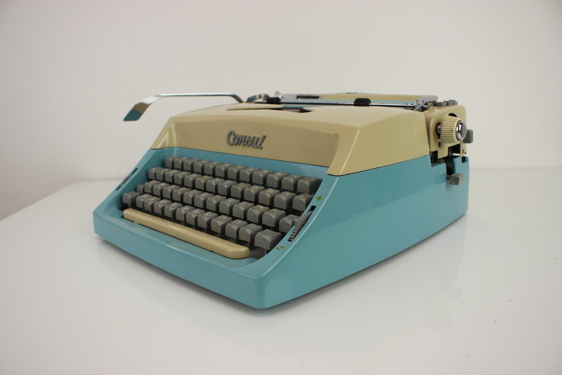 Schreibmaschine Konsul aus der Mitte des Jahrhunderts, 1960er Jahre Tschechoslowakei (Tschechisch) im Angebot