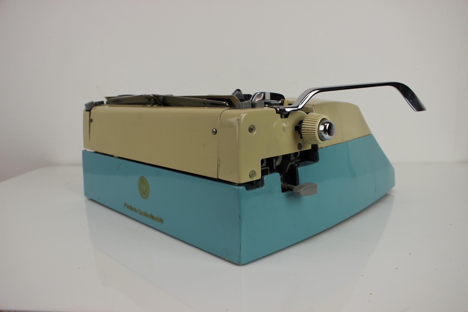 Schreibmaschine Konsul aus der Mitte des Jahrhunderts, 1960er Jahre Tschechoslowakei im Angebot 1