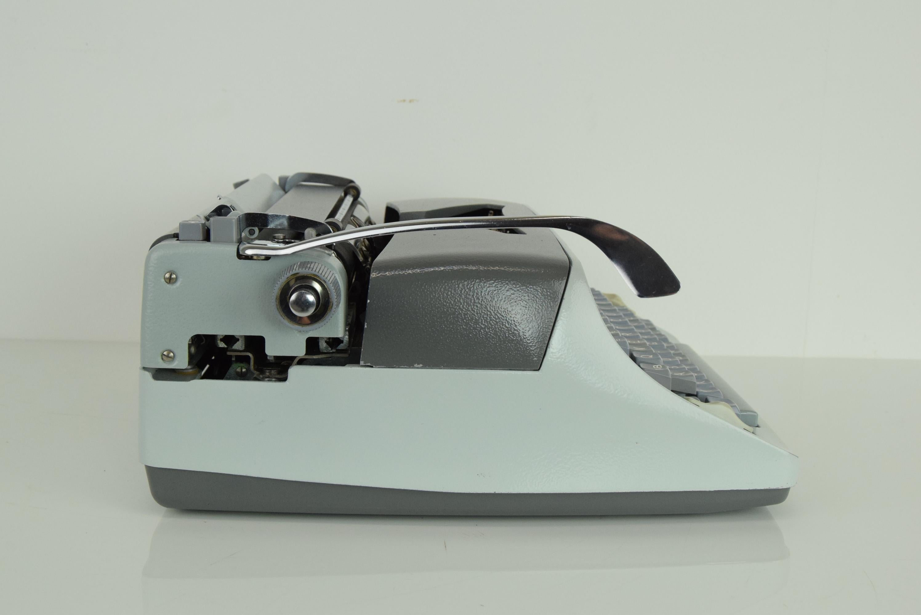 Midcentury Typewriter / Consul, 1960s.  For Sale 2