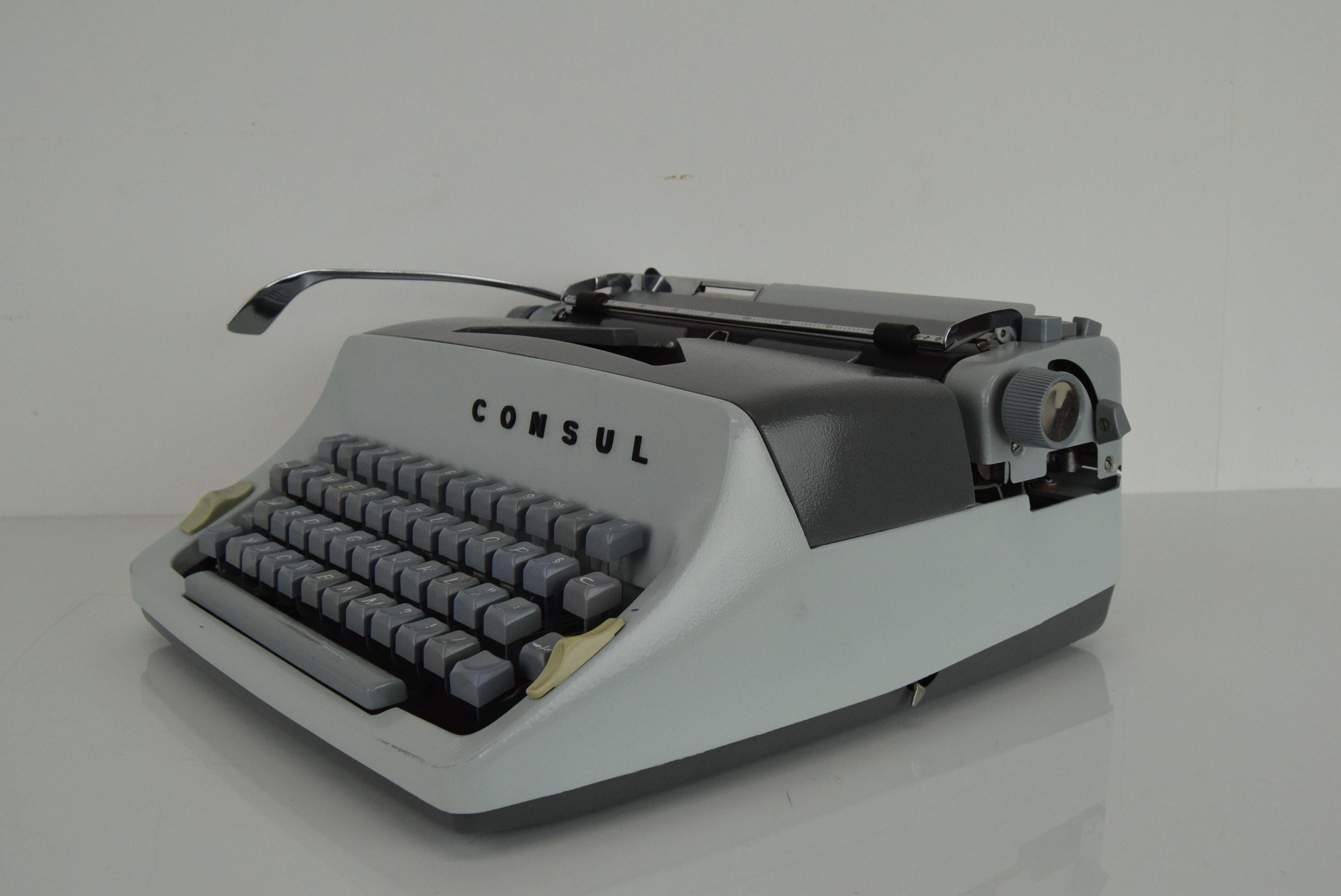 Czech Midcentury Typewriter / Consul, 1960s.  For Sale
