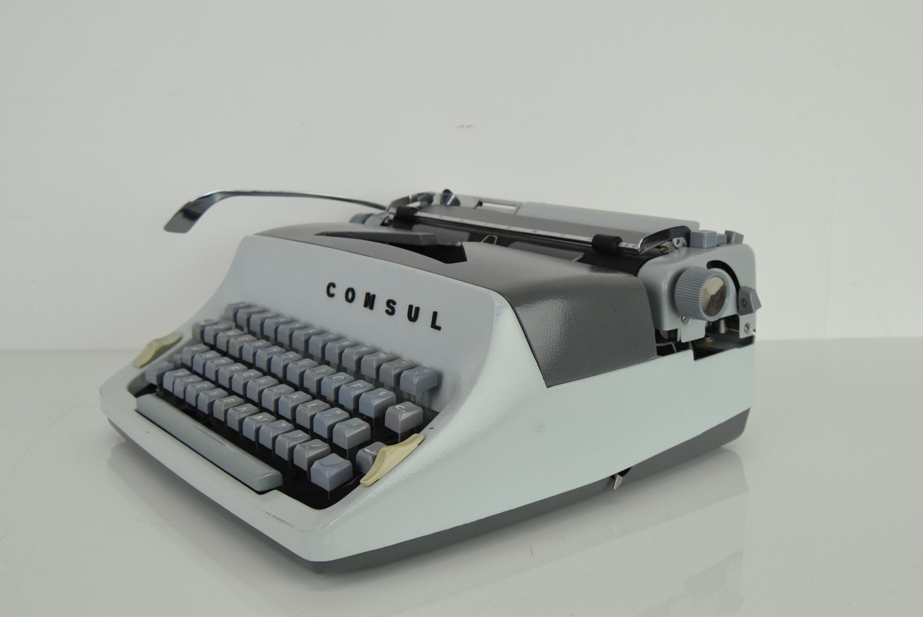 Midcentury Typewriter / Consul, 1960s.  In Good Condition For Sale In Praha, CZ