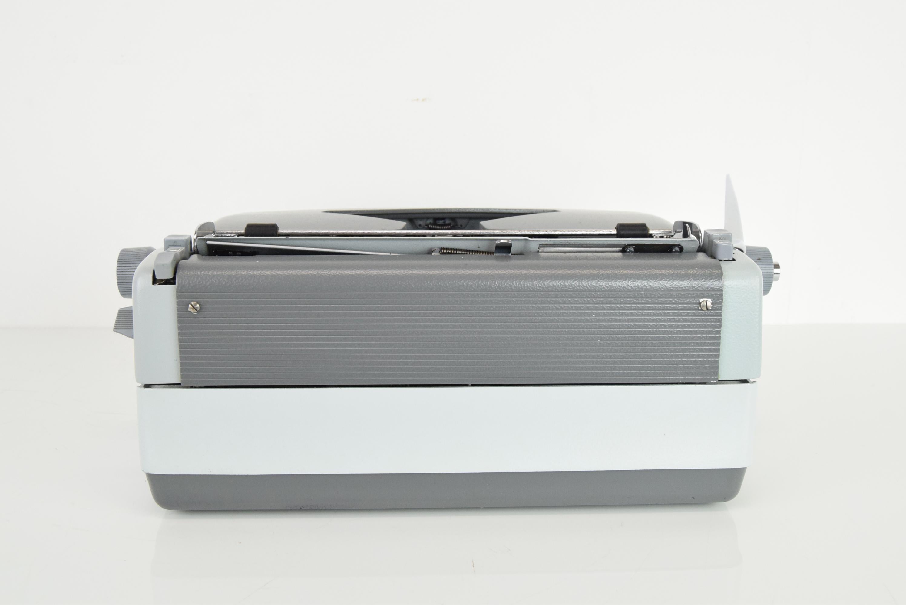 Typeur / Consul, années 1960 Bon état - En vente à Praha, CZ
