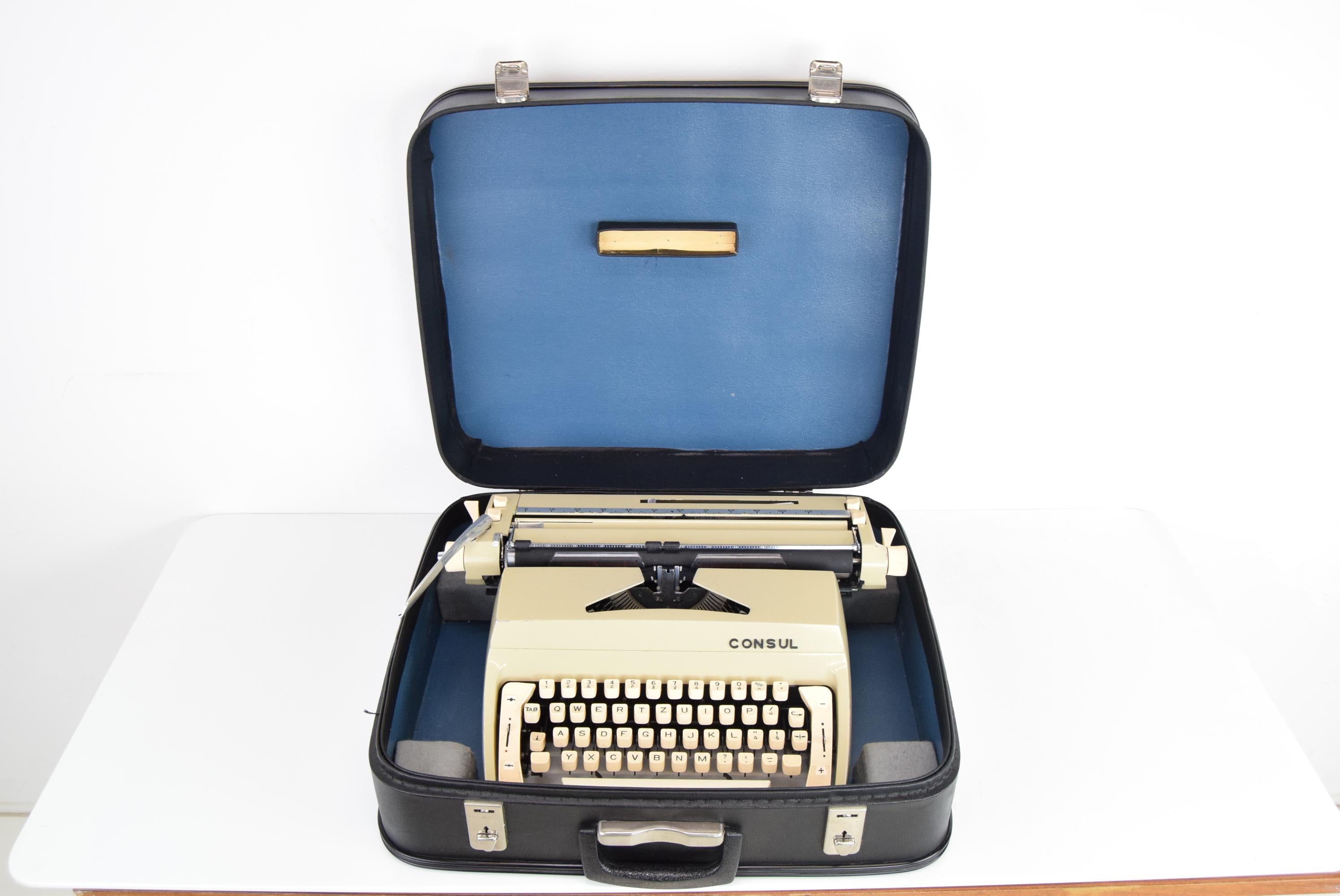 Midcentury Typewriter/Consul, Type 222.2, 1970s For Sale 4