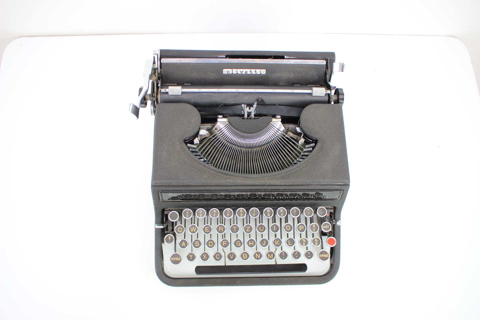 Schreibmaschine Olivetti Studio 42 aus der Mitte des Jahrhunderts, 1946 Italien im Angebot 1